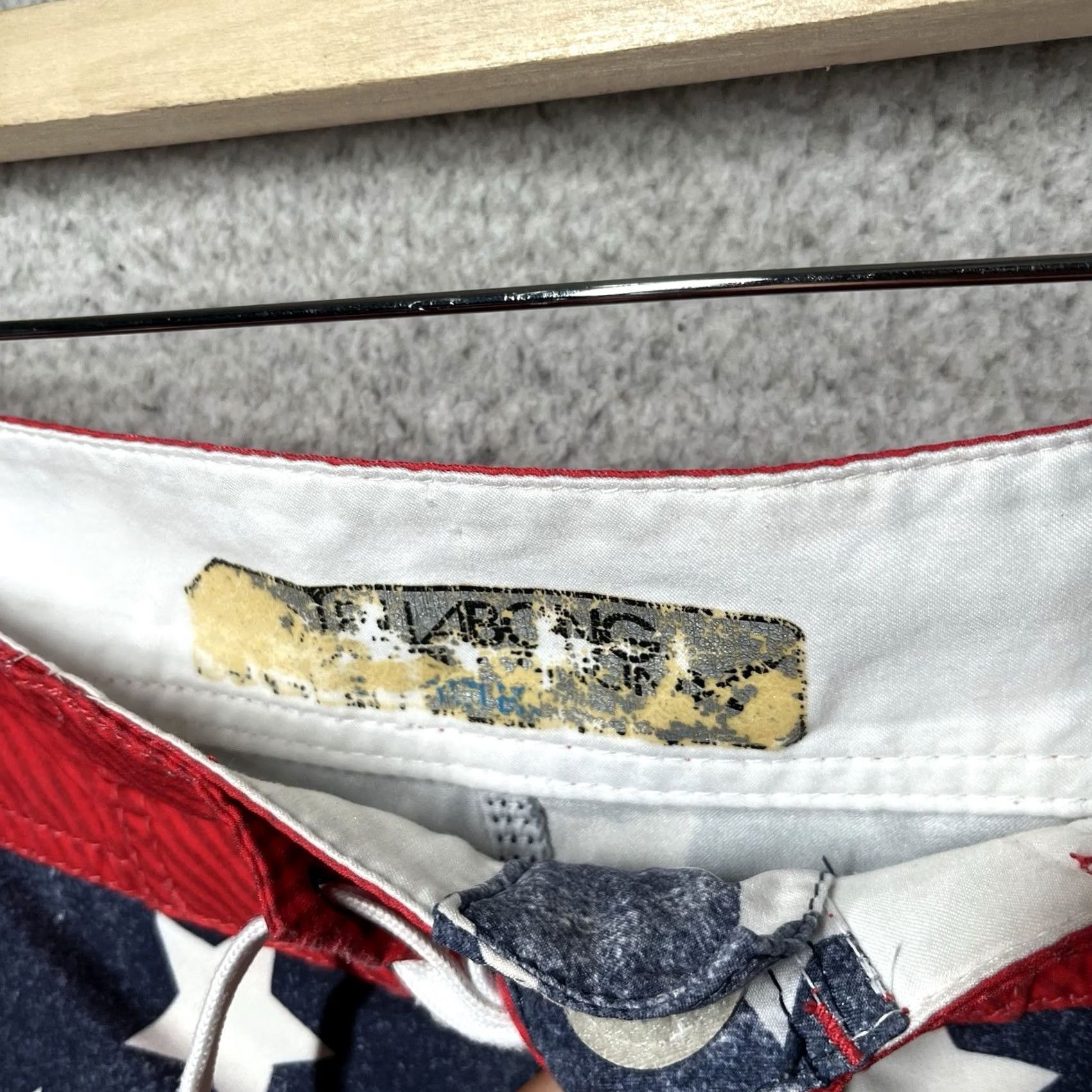 Billabong Billabong Board Shorts Mens 34 Red White Blue USA American Flag Surf Swim Trunks Size US 34 / EU 50 - 3 Thumbnail