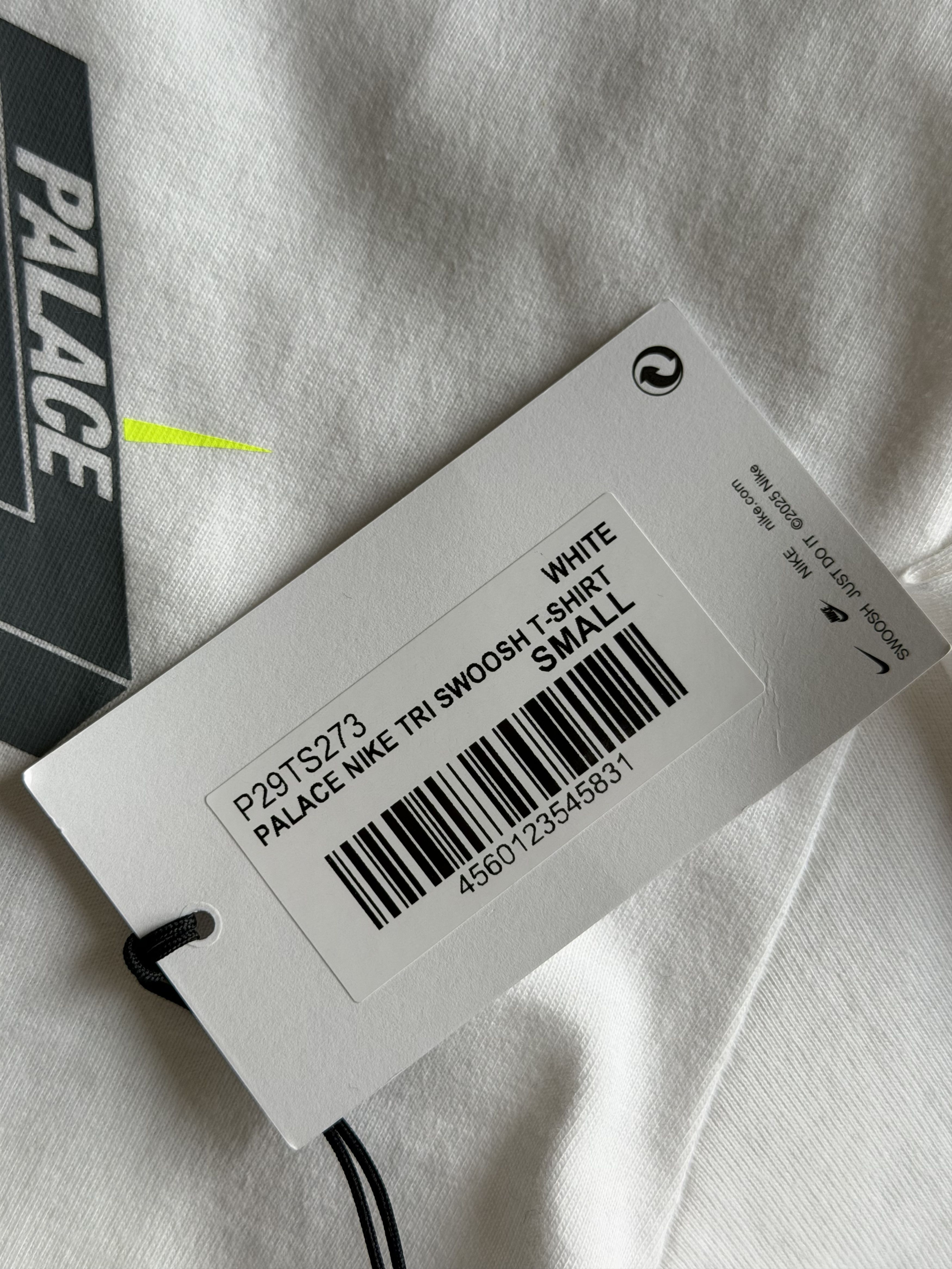 Palace Palace Nike Tri Swoosh Tee in White Size US S / EU 44-46 / 1 - 7 Thumbnail