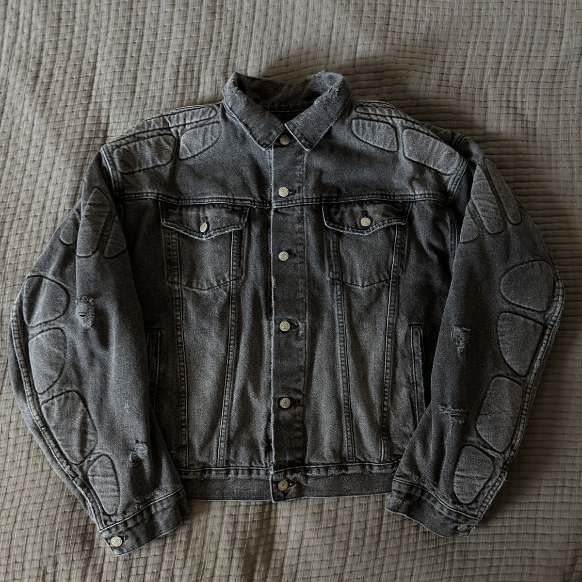 Gap × Kanye West Yeezy gap Balenciaga padded denim jacket washed