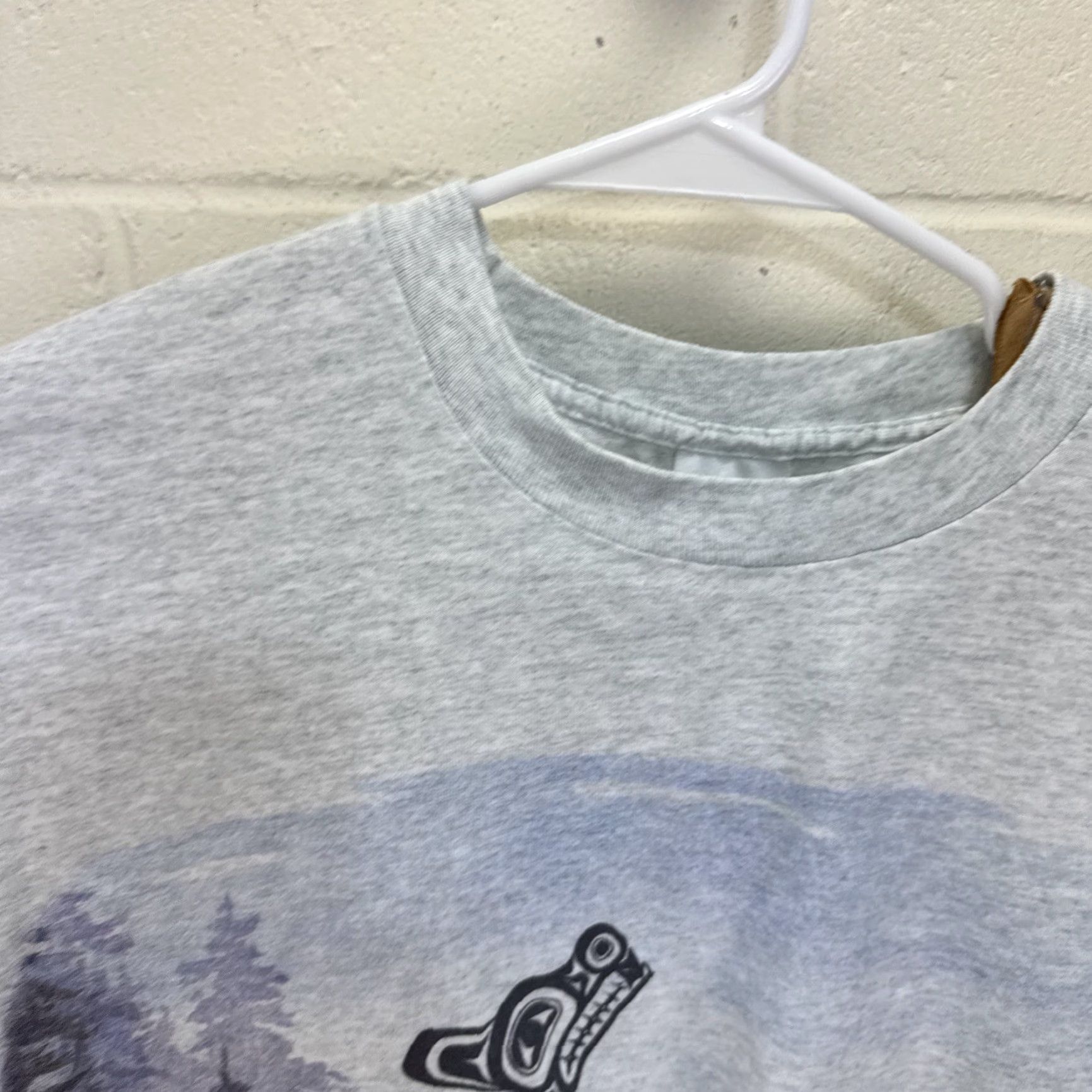 Fruit Of The Loom VINTAGE Alaska T Shirt Mens Large Grey Wolf Nature Sue Coleman Wrap Around Print Shirt Mens Large Grey Wolf Nature 1990s Alaska Animal US Vintage Size US L / EU 52-54 / 3 - 5 Thumbnail