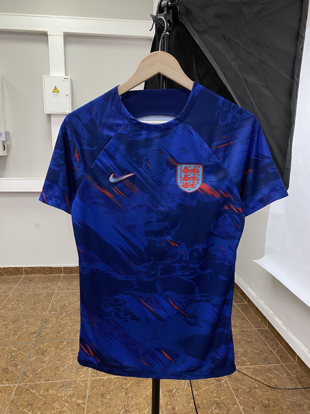 Nike 🏴󠁧󠁢󠁥󠁮󠁧󠁿 2022 Nike England Soccer Jersey Training Rare Blokecore Size US S / EU 44-46 / 1 - 1 Thumbnail