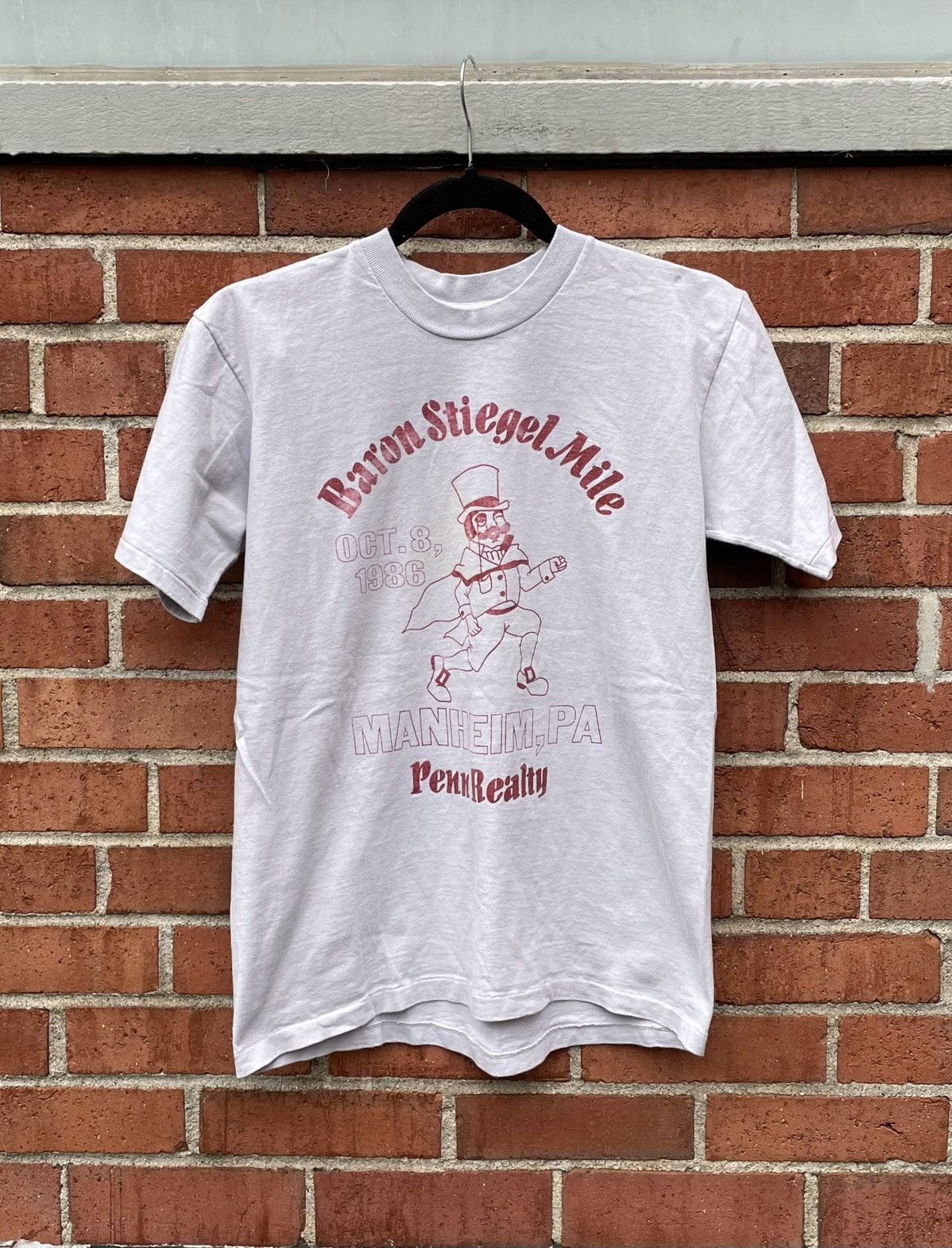 Vintage Vintage 1986 Village Mews Baron Stiegel Mile Running T Shirt Size US M / EU 48-50 / 2 - 1 Thumbnail