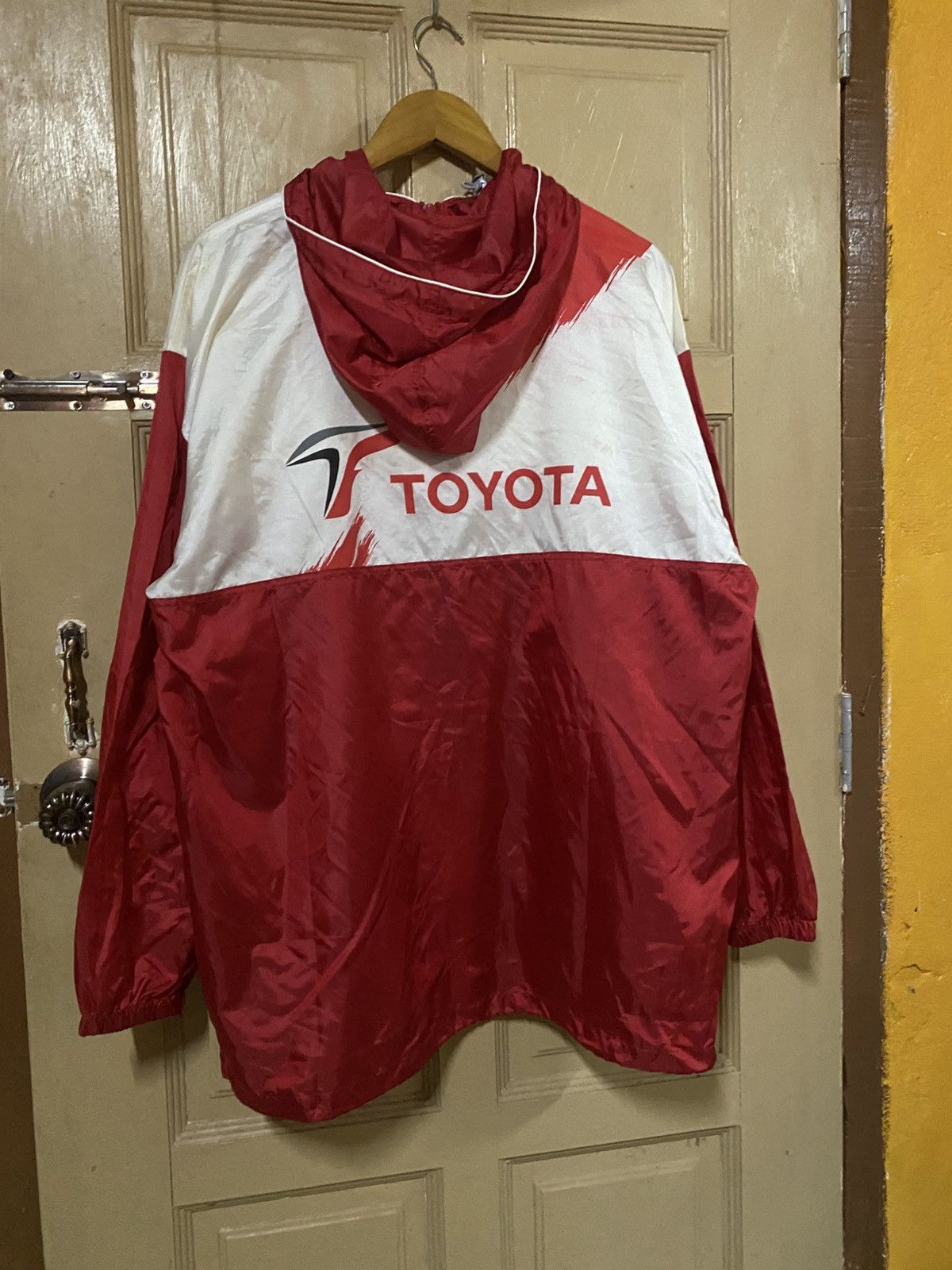 Japanese Brand Vintage Toyota Racing Windbreaker Pullover Jacket Red White Size US L / EU 52-54 / 3 - 8 Thumbnail