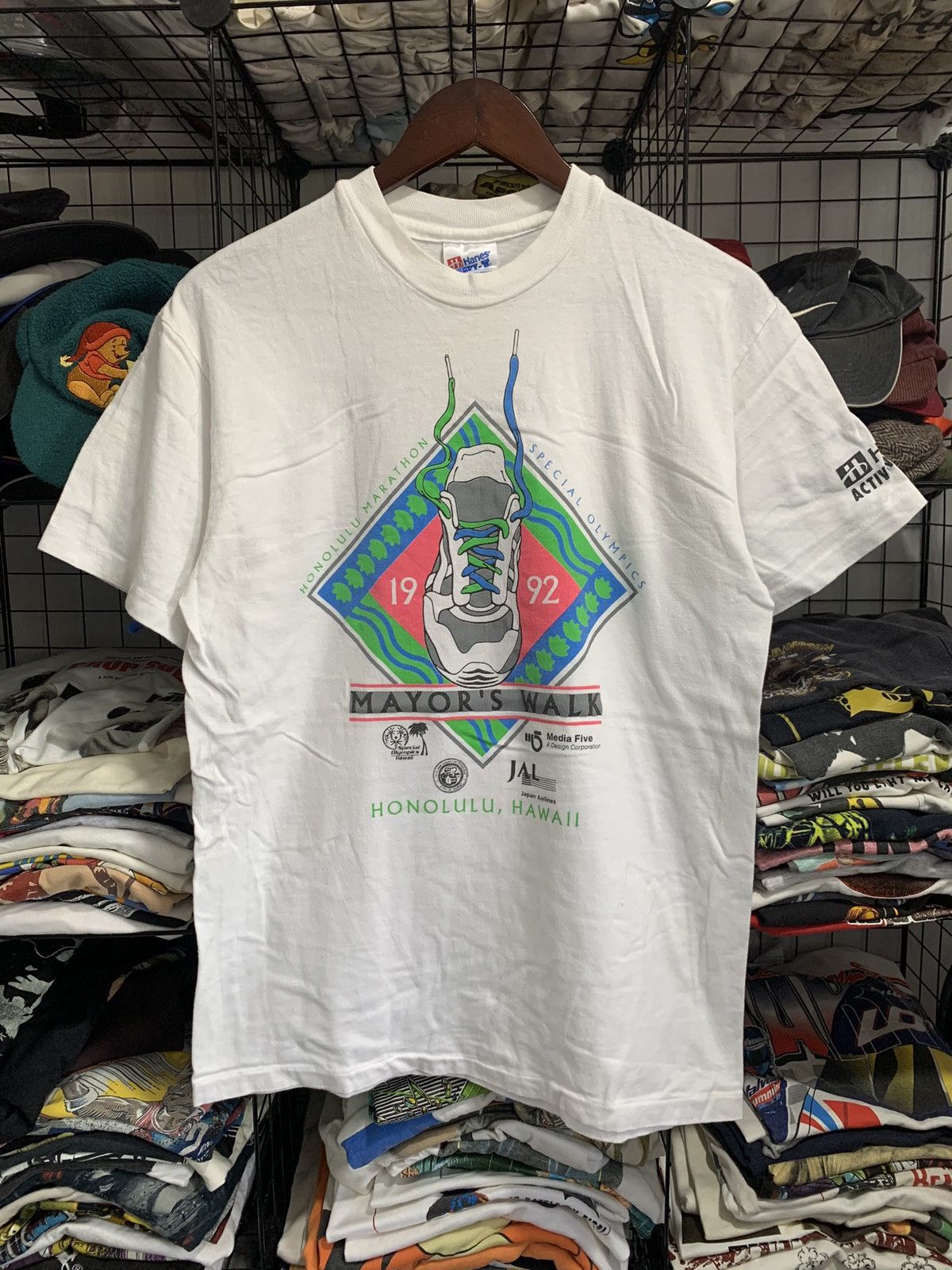 Vintage Vintage Mayors Walk Honolulu Hawaii Tshirt Size US M / EU 48-50 / 2 - 1 Thumbnail