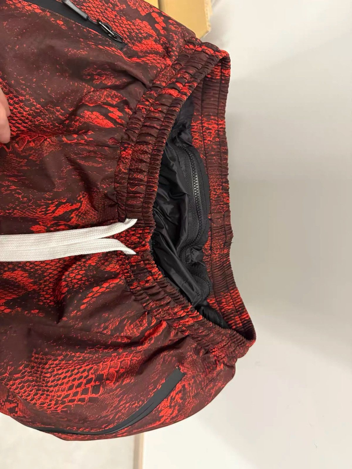 Other Red Scale Snake Pattern Outdoor Windproof Ski Suit Size US 32 / EU 48 - 12 Thumbnail