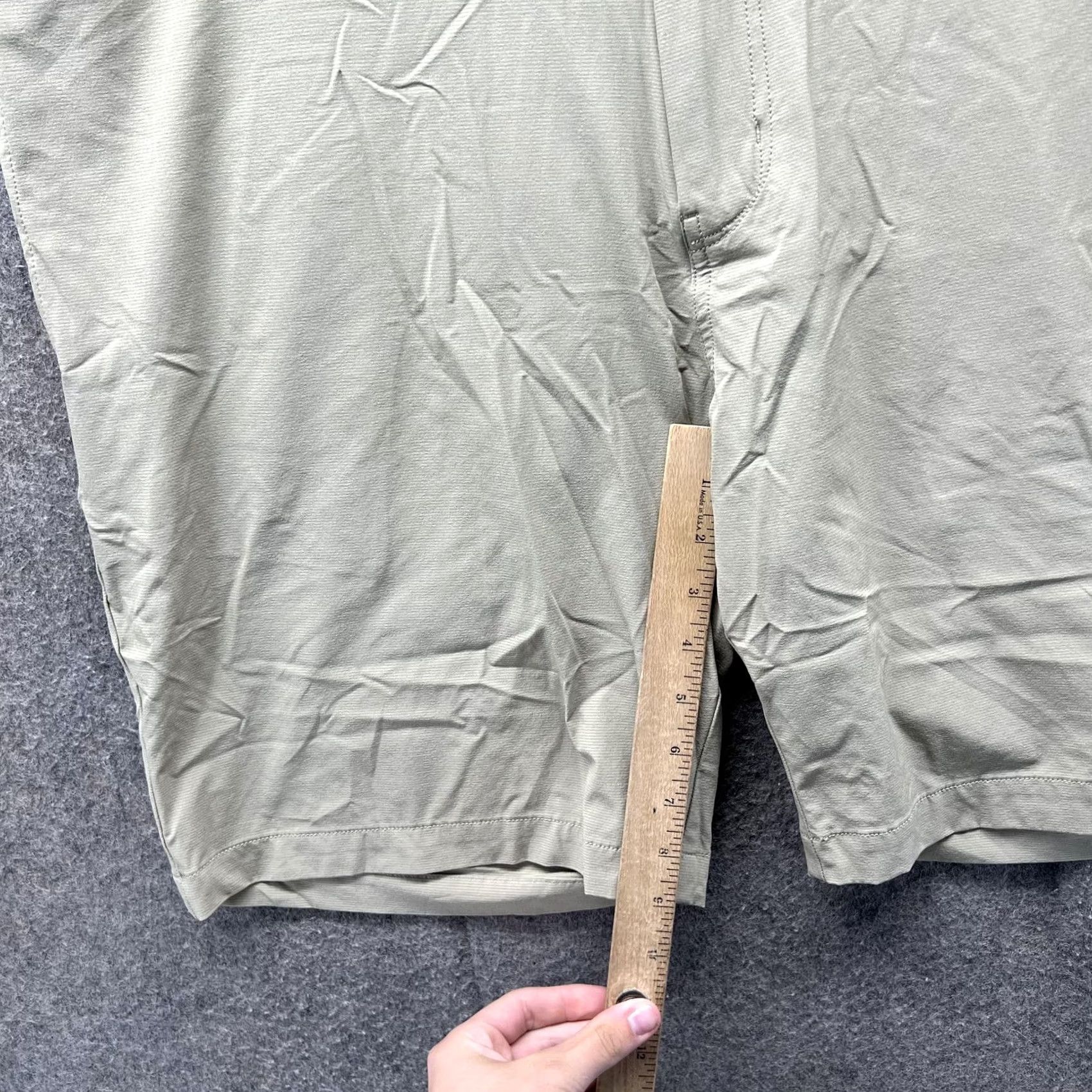 TravisMathew Travis Mathew Shorts Mens 38 Beige Stretch Chino Golf Casual Summer 1MQ0177 Size US 38 / EU 54 - 7 Thumbnail