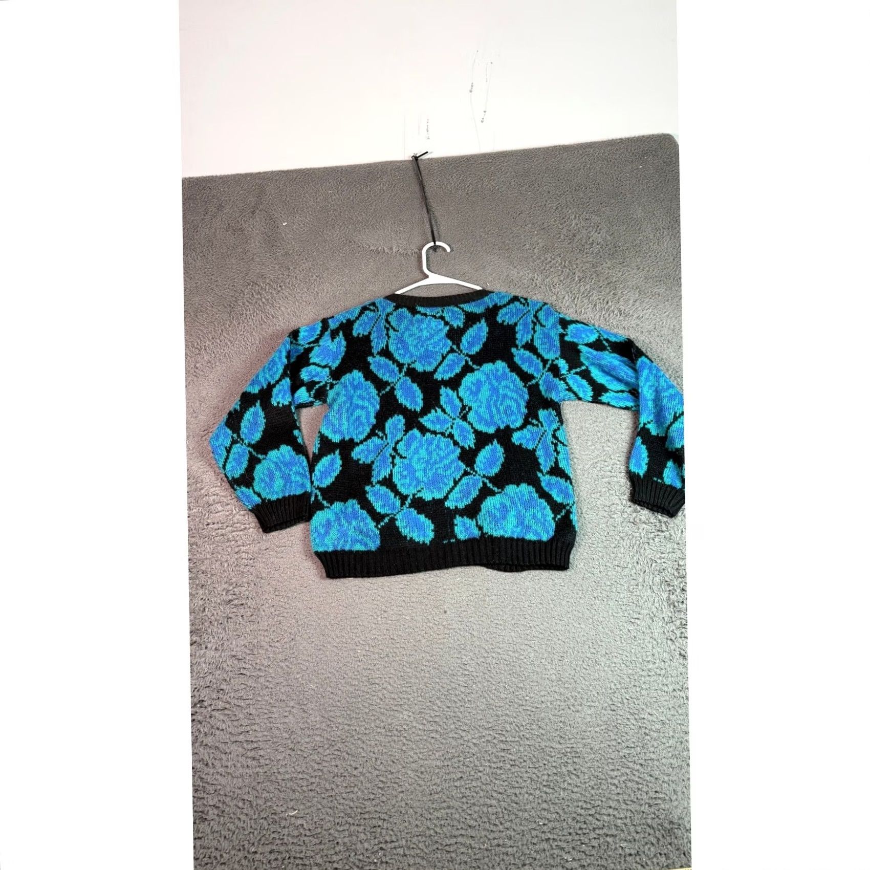 Vintage VINTAGE Fantasize by Jords Sweater Crewneck Blue Floral Rose Knit Mens S USA Made 1980s Size US S / EU 44-46 / 1 - 6 Thumbnail