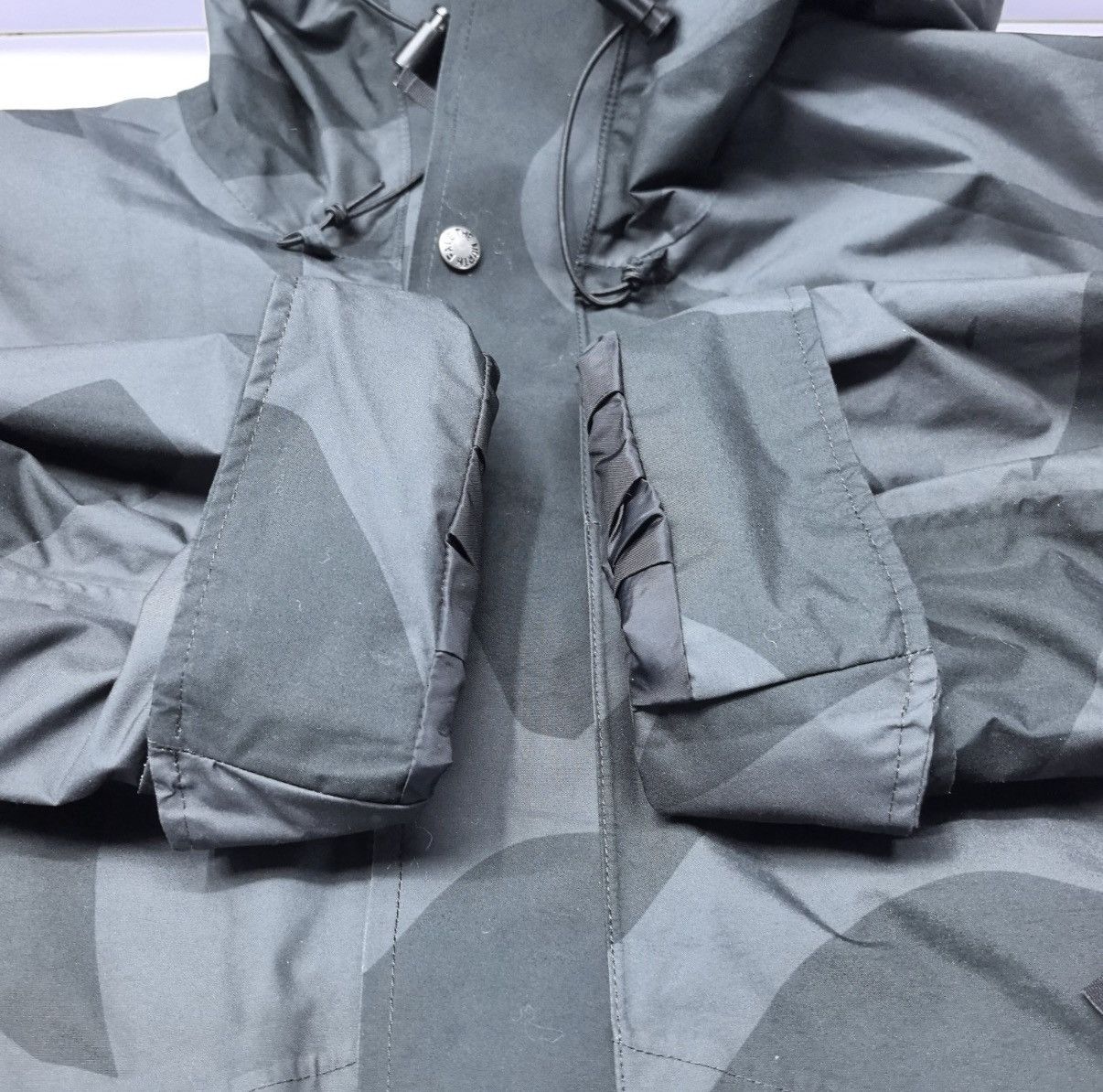 Kaws × The North Face The North Face x KAWS Retro 1986 Mountain Jacket Size US S / EU 44-46 / 1 - 9 Thumbnail