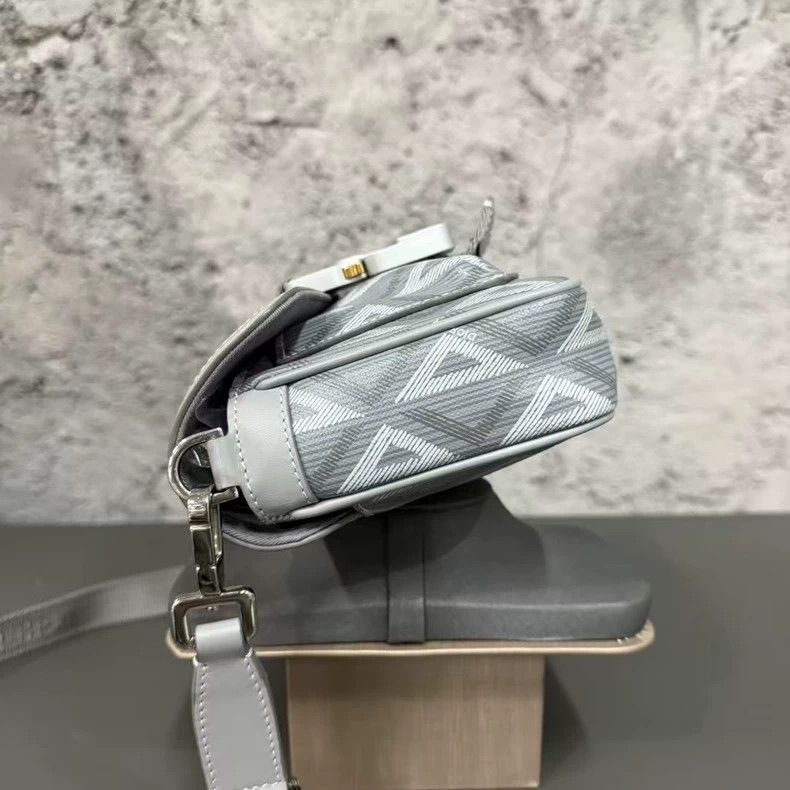 Dior DIOR Hit The Road Camera Bag Crossbody-2505 Size ONE SIZE - 5 Thumbnail