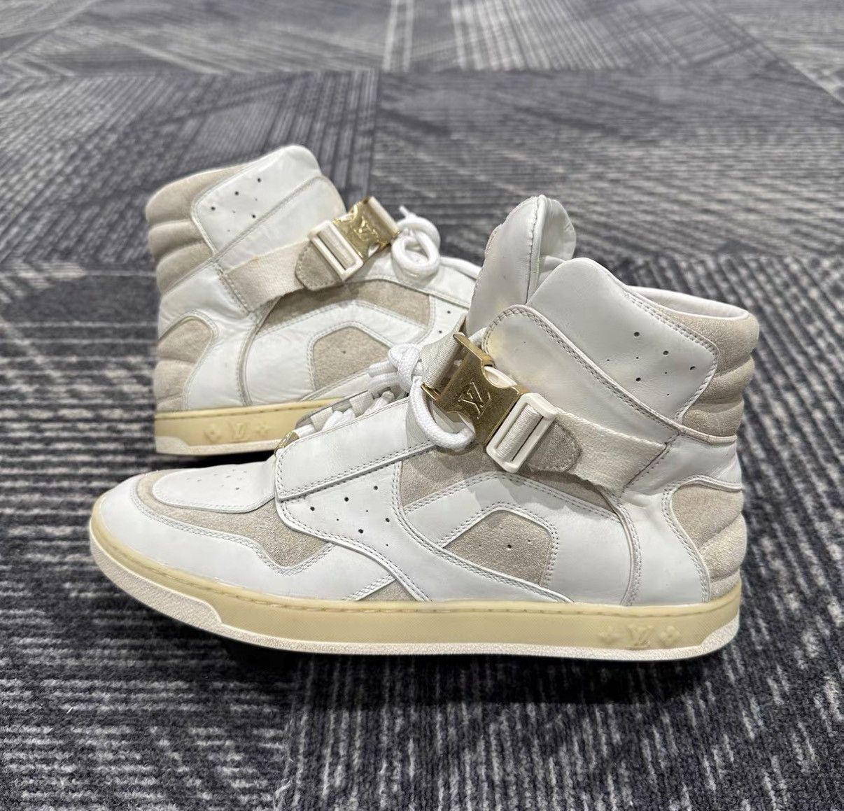 Louis Vuitton Louis Vuitton Color-Block Leather Sneakers J42 Size US 6.5 / IT 36.5 - 4 Thumbnail