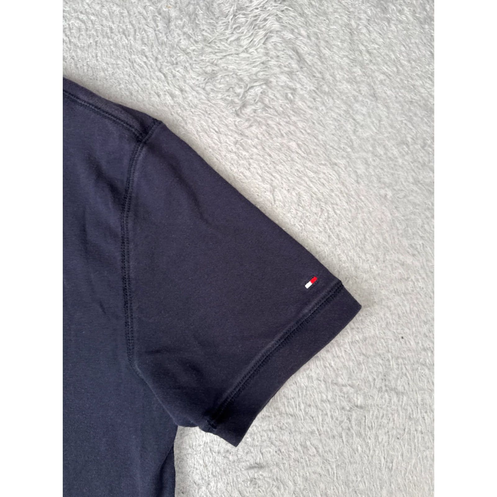 Tommy Hilfiger Tommy Hilfiger Shirt Adult Medium Blue Short Sleeve Crew Neck Cotton Jersey Embroidered Logo Pockets Machine Washable Men’s T-Shirt Regular Fit Size US M / EU 48-50 / 2 - 2 Thumbnail