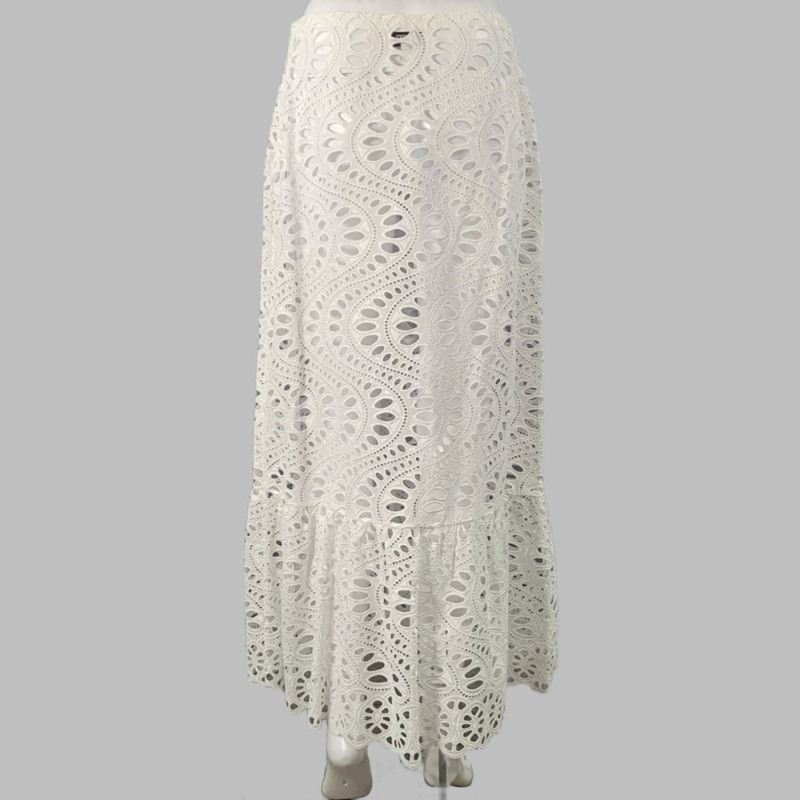 Giambattista Valli GIAMBATTISTA VALLI Size M Black Eyelet Crop Top Skirt Set Size 30" / US 8 / IT 44 - 4 Thumbnail