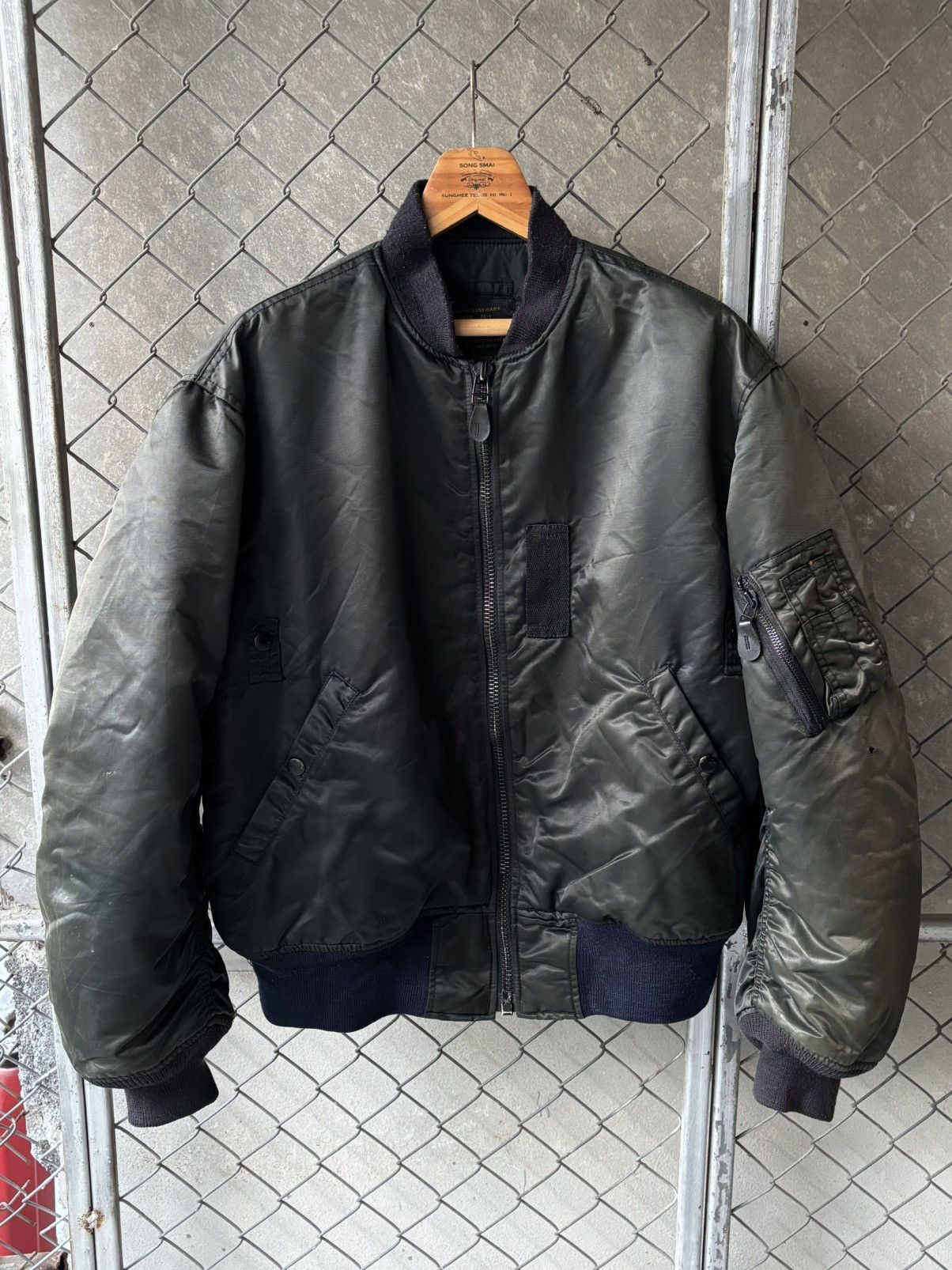 Alpha Industries Sun Faded!!Black Bomber Flight Jacket Size US L / EU 52-54 / 3 - 2 Thumbnail