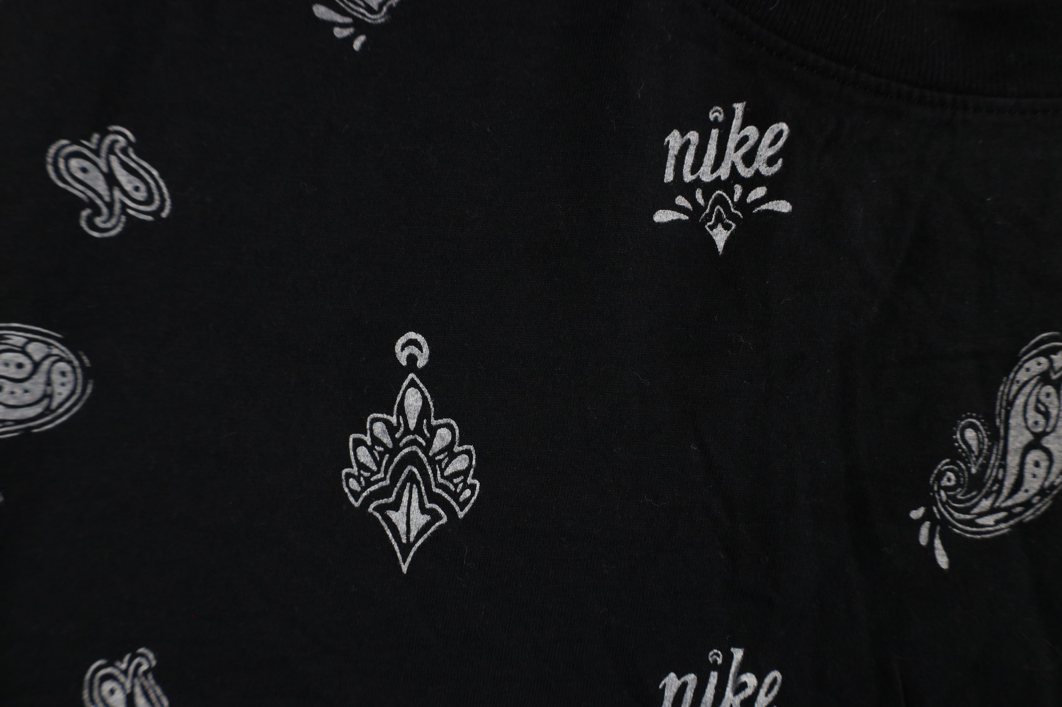 Nike × Vintage Nike Script Geometric Paisley All Over Print T-Shirt Black Size US XL / EU 56 / 4 - 6 Thumbnail