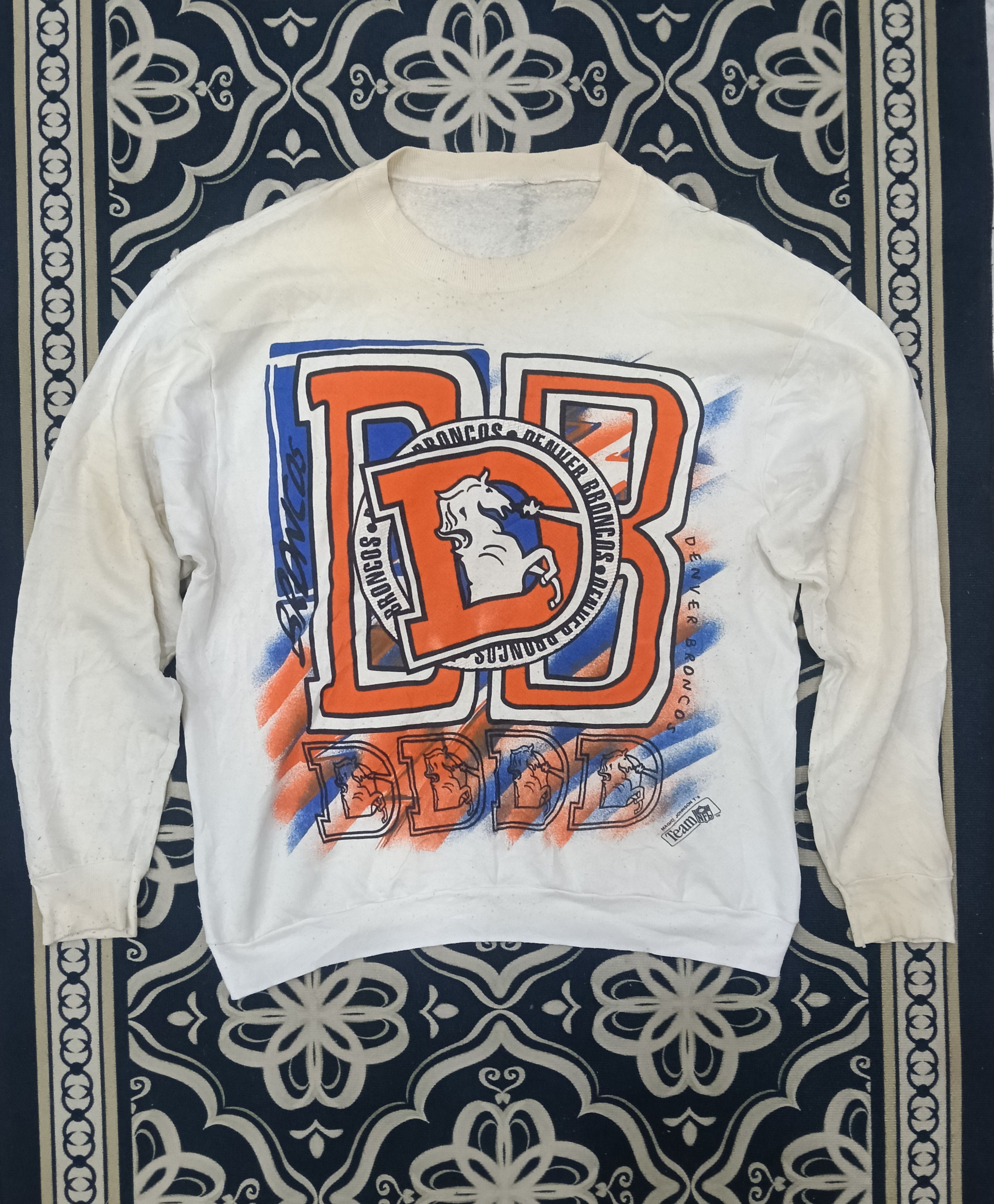 NFL Rare Denver Broncos Magic Johnson Graffiti Size US XL / EU 56 / 4 - 1 Thumbnail
