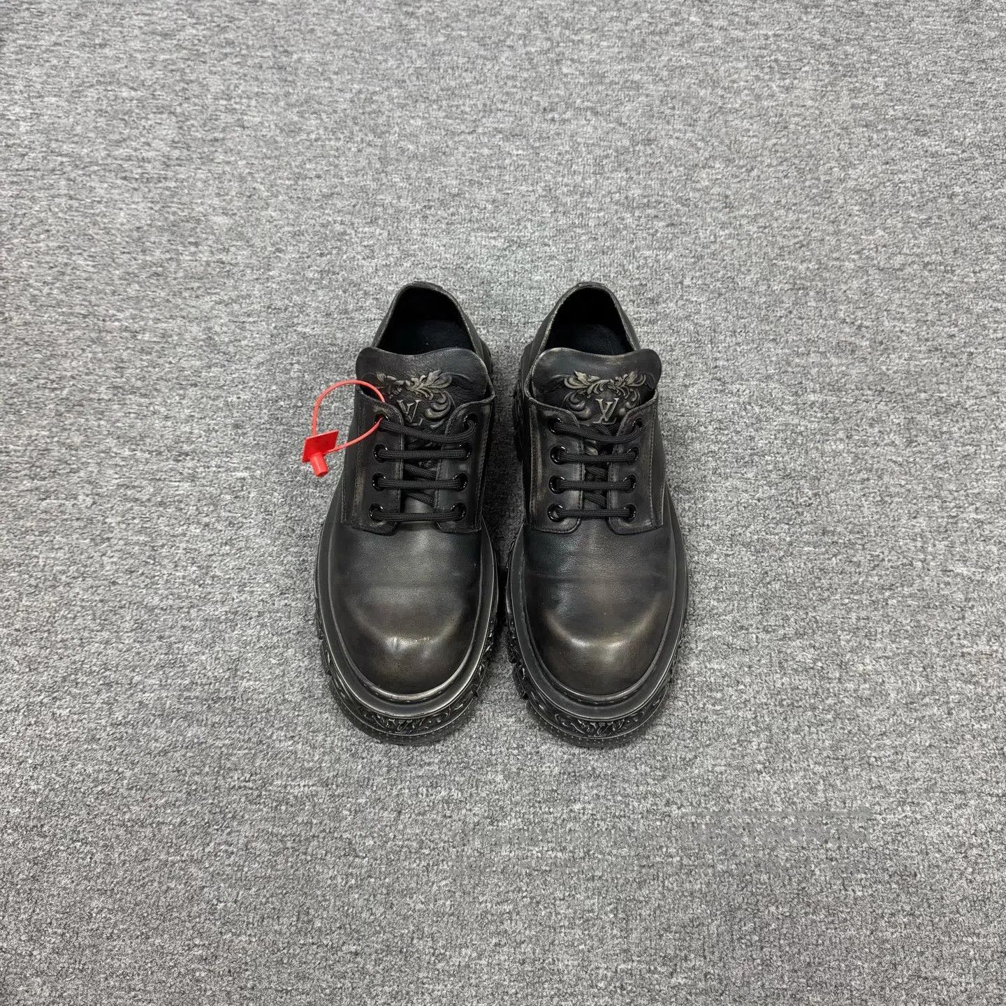 Louis Vuitton Louis Vuitton Stained and aged appearance; thick-soled car Size US 10 / EU 43 - 2 Thumbnail