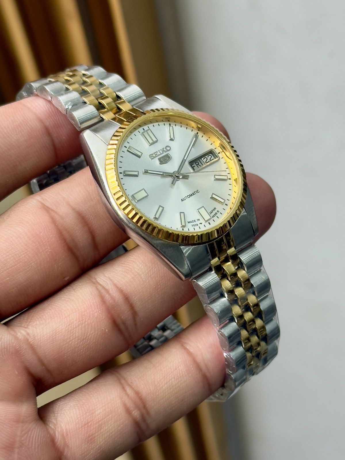 Vintage Seiko SNXJ NOS Automatic 7009 white Dial Men’s Wrist Watch Size 36 - 4 Thumbnail