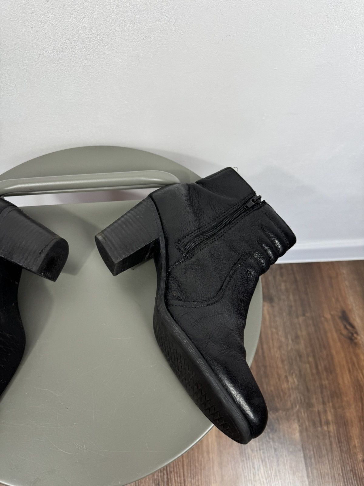 Clarks Clarks Black Leather Ankle Boots Block Heel Zip EU 40 US 9 Size US 9 / IT 39 - 11 Thumbnail