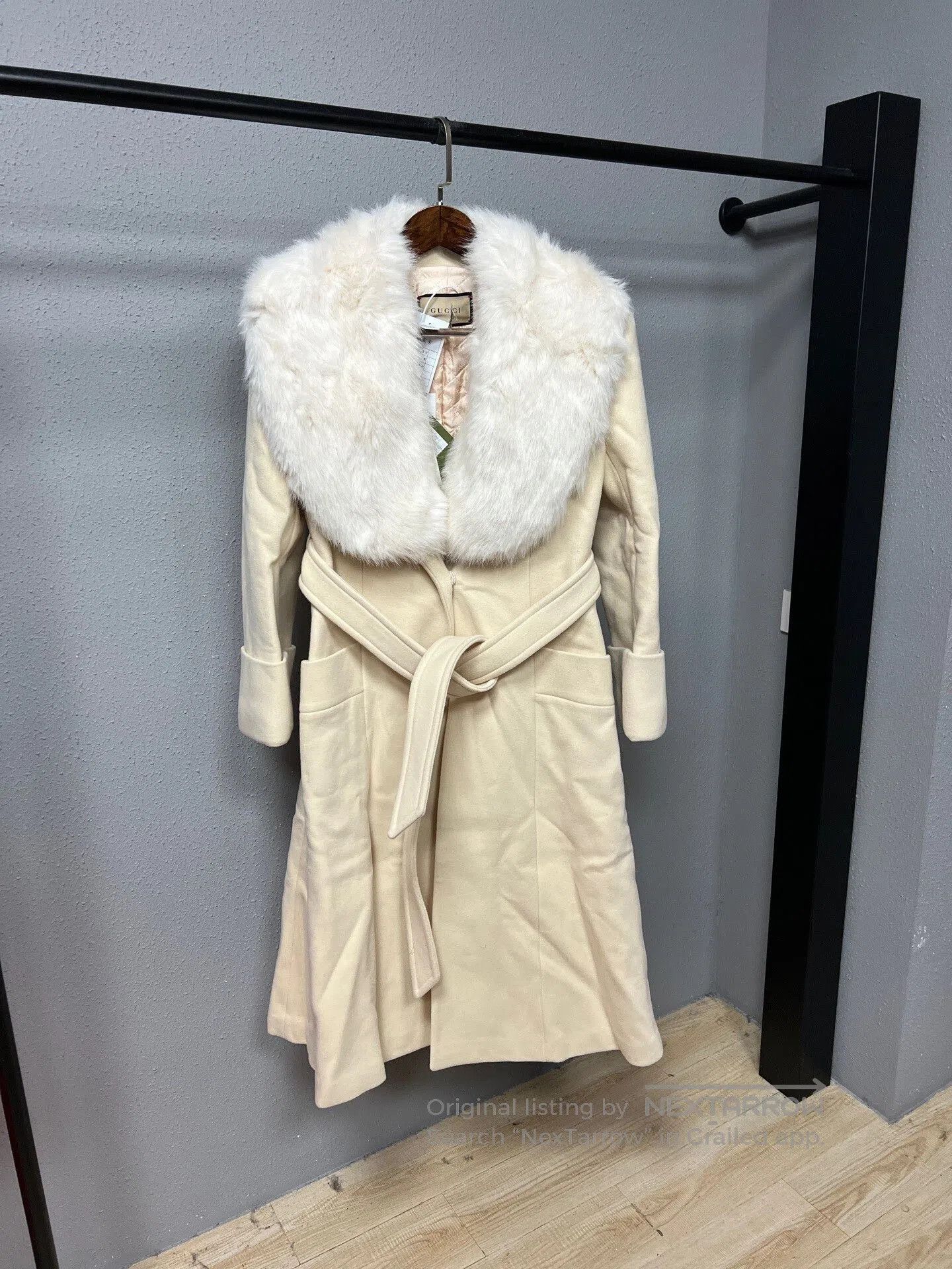 Gucci Gucci Long Coat with Fur Collar. Size M / US 6-8 / IT 42-44 - 1 Thumbnail