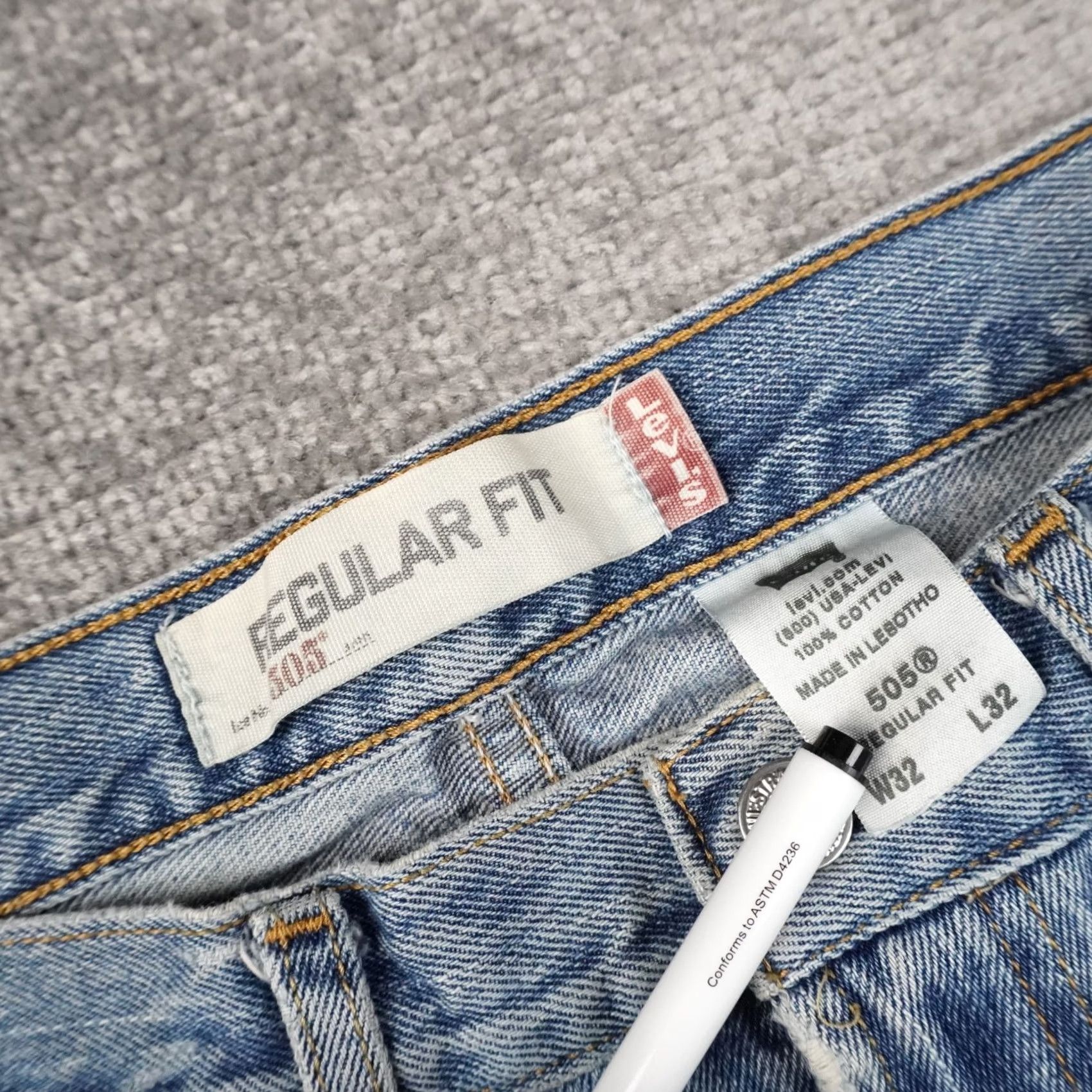 Levi's VINTAGE Levi's 505 Regular Men Jeans 33x32 Light Wash Blue Denim 5-Pocket Straight Size US 33 - 3 Thumbnail