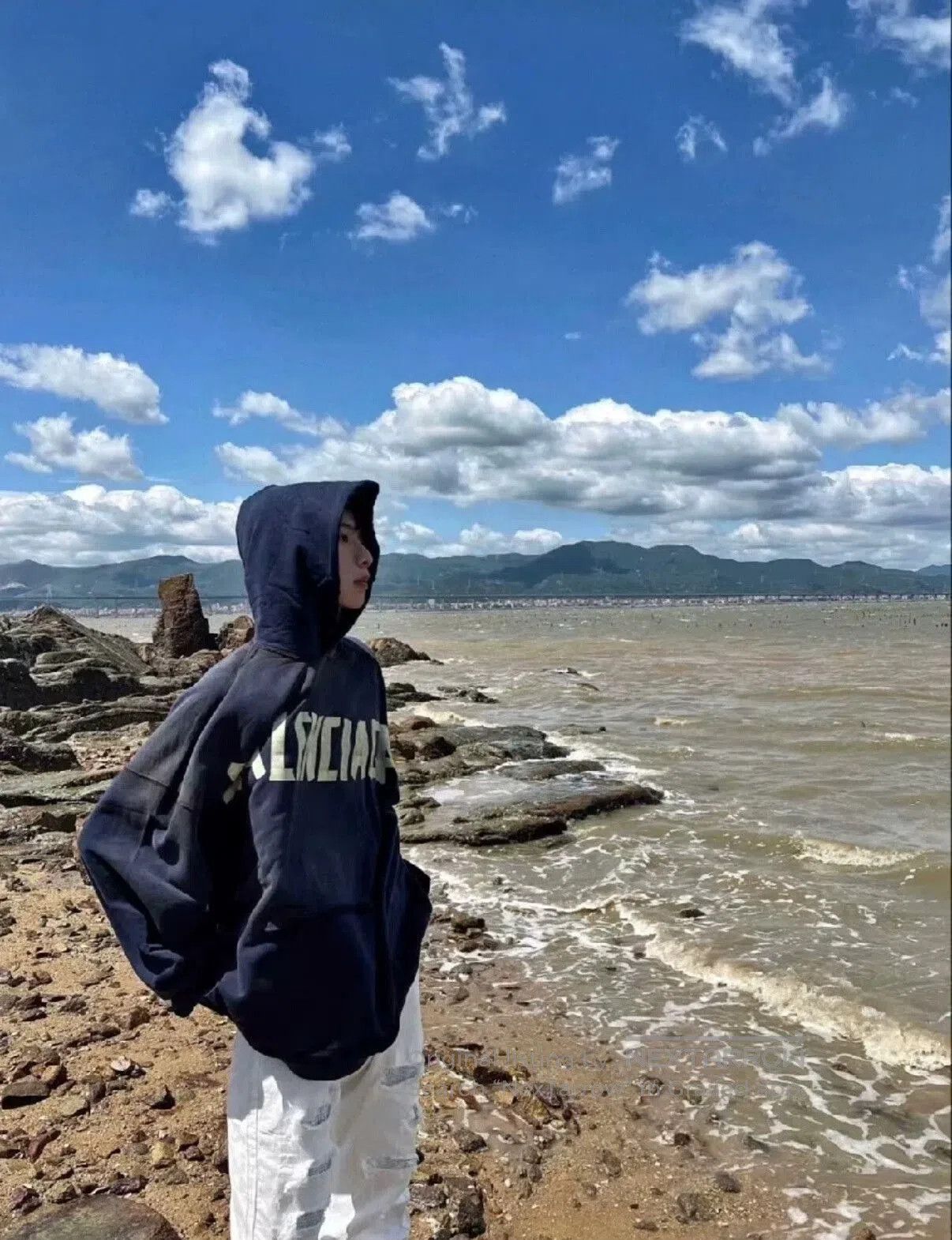 Balenciaga Balenciaga Distressed Graphic Hoodie Sweatshirt. Size US L / EU 52-54 / 3 - 7 Thumbnail