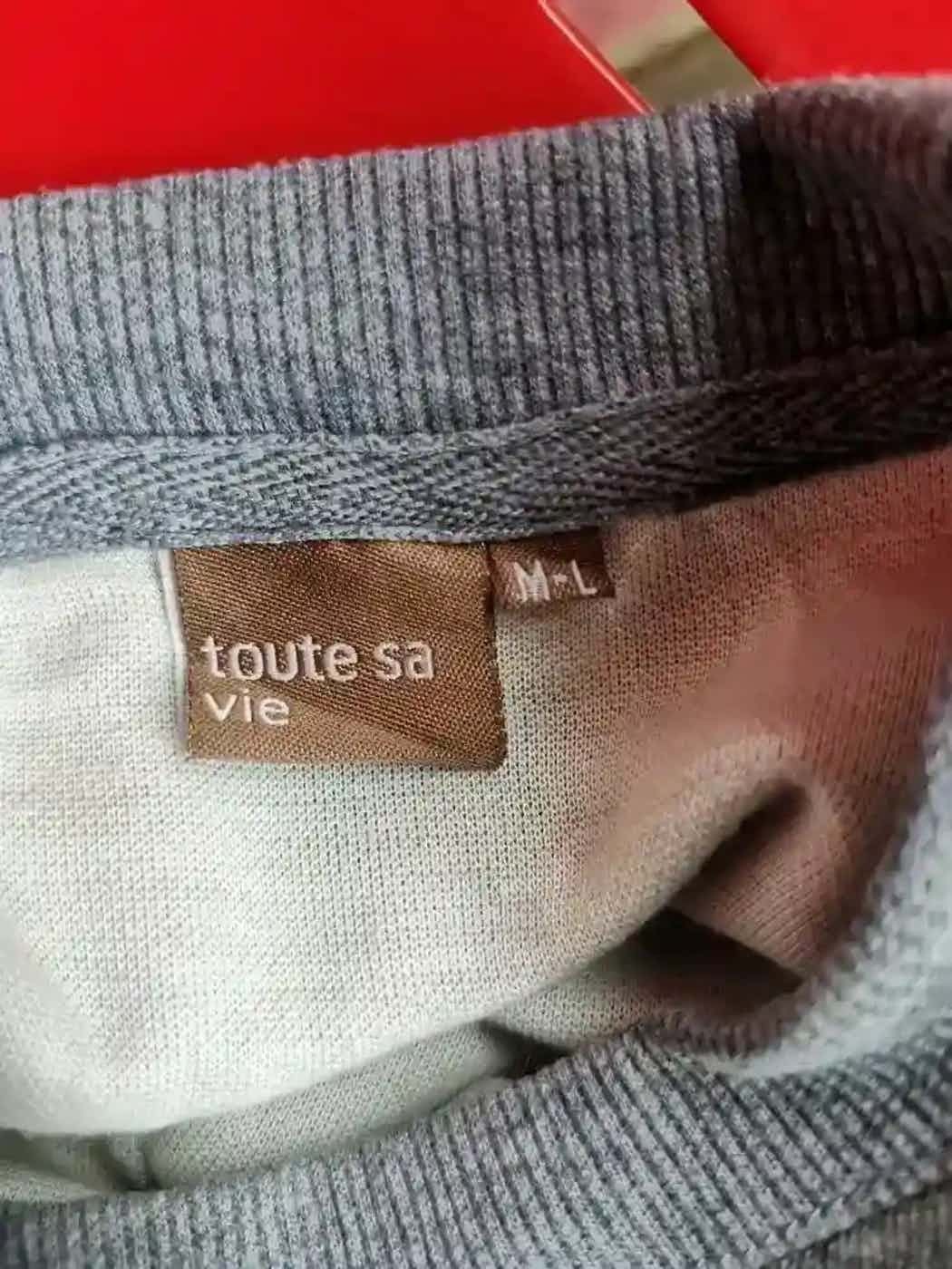 Vintage Vintage Toute Sa Vie Sweatshirt Size US L / EU 52-54 / 3 - 2 Thumbnail