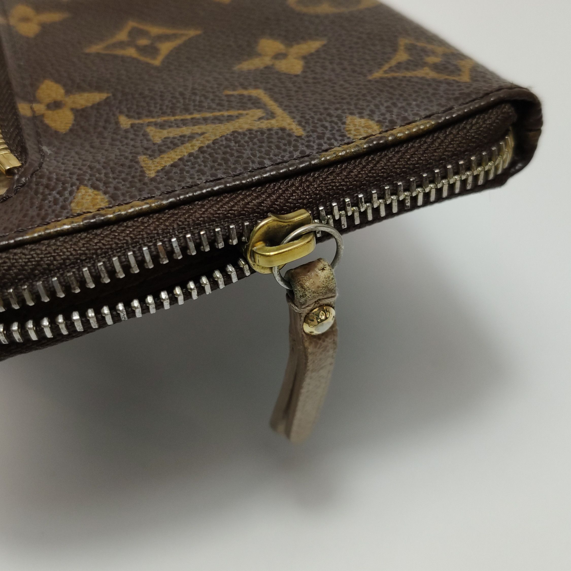 Louis Vuitton Louis Vuitton (LV) Cowhide Monogram Emblem Wallet -y2506 Size ONE SIZE - 2 Thumbnail