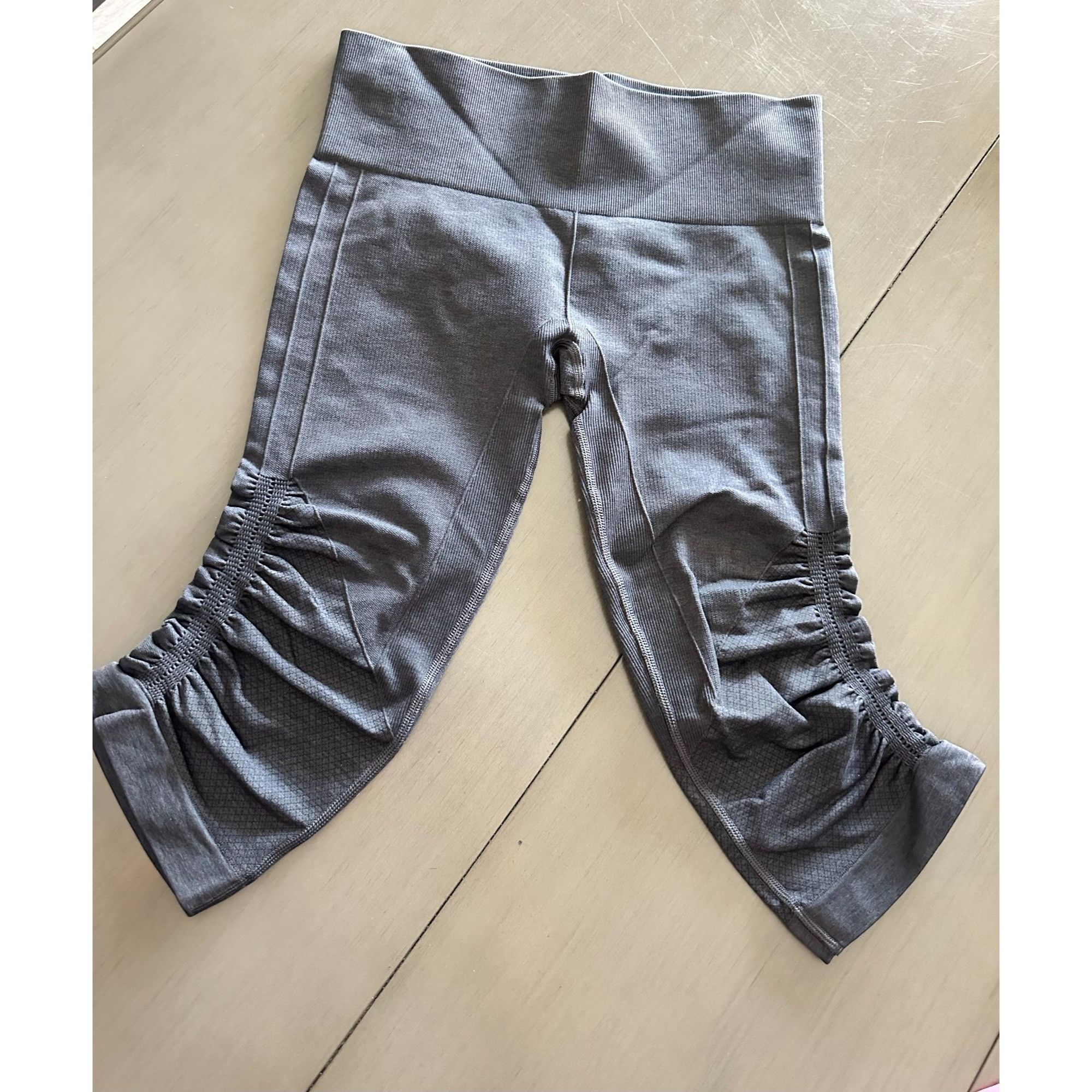Lululemon Lululemon Athletica Ebb to Street Capri (dark gray) Size 28" / US 6 / IT 42 - 2 Thumbnail