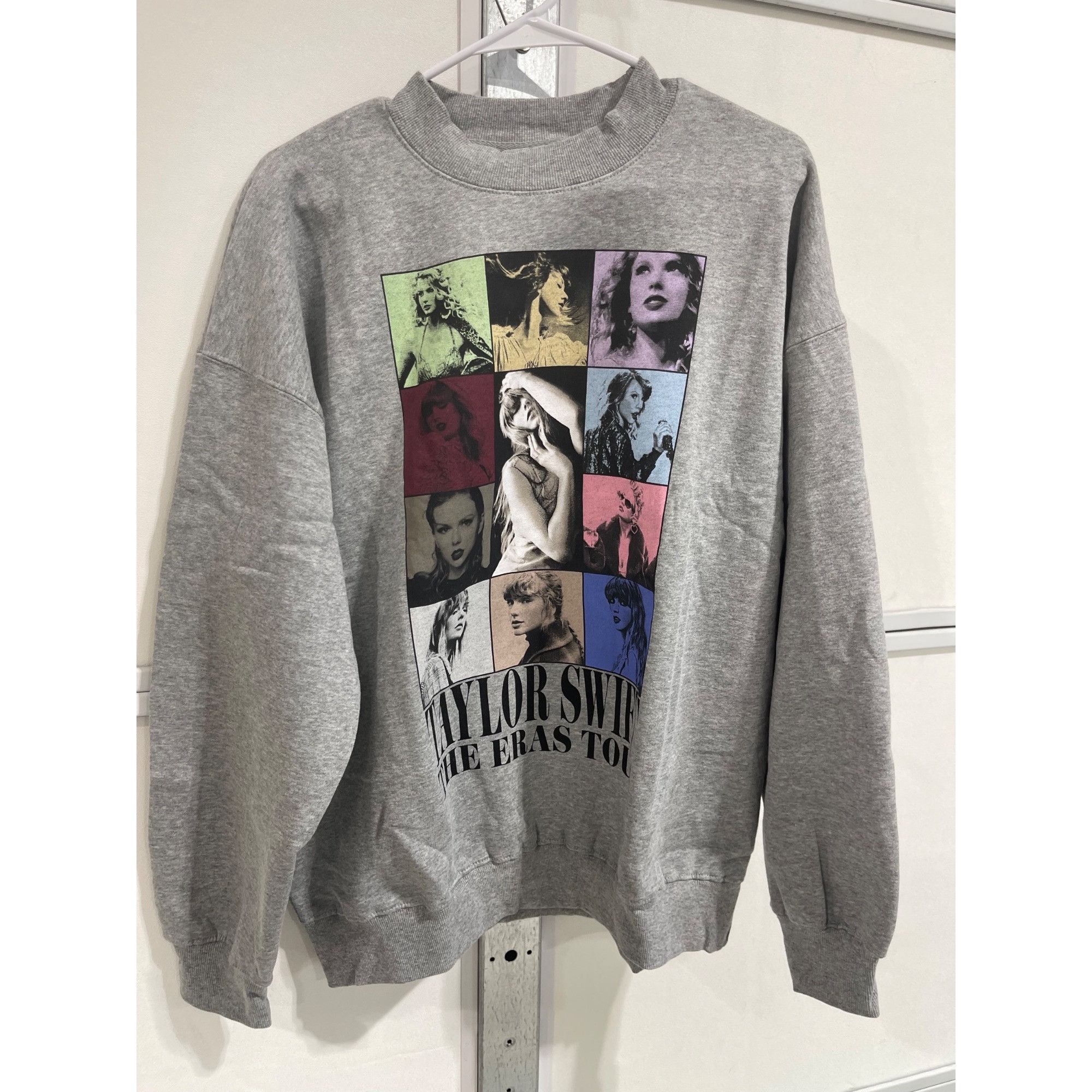 Band Tees NEW TAYLOR SWIFT THE ERAS TOUR CREWNECK SWEATSHIRT MEDIUM Size M / US 6-8 / IT 42-44 - 2 Thumbnail