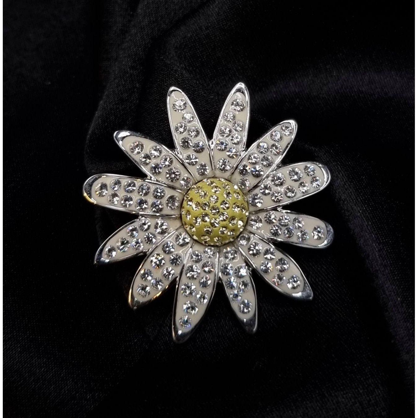 Swarovski SWAROVSKI Crystal Daisy Flower Pin Brooch Size ONE SIZE - 1 Thumbnail