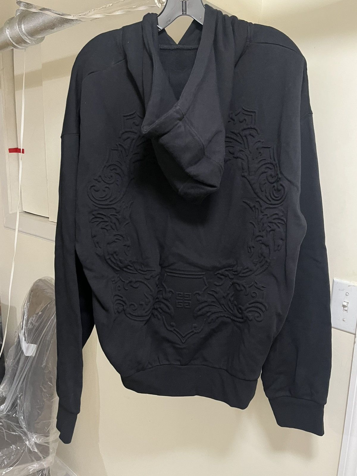 Givenchy Givenchy Embossed Logo Hoodie Sz XL Size US XL / EU 56 / 4 - 2 Thumbnail