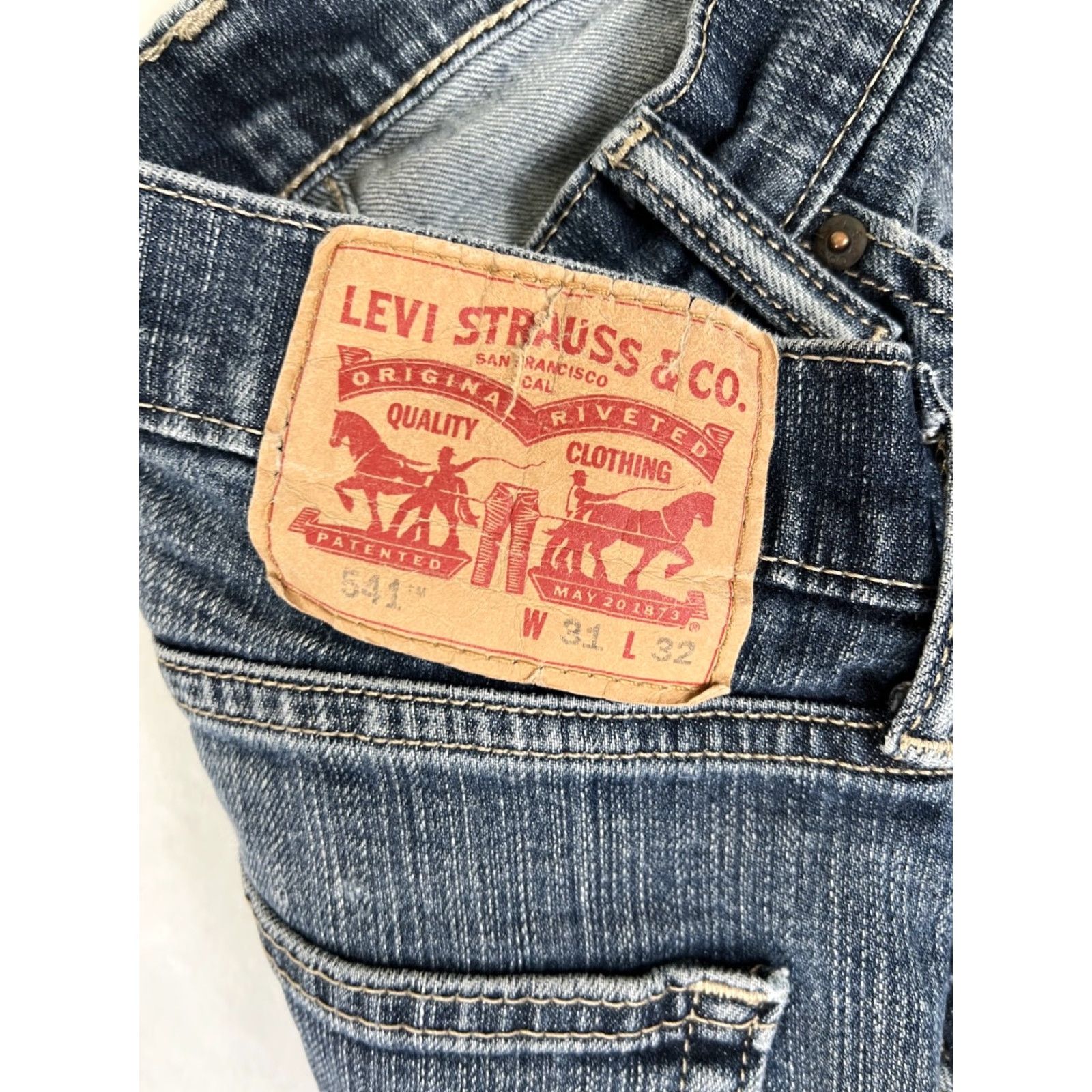 Levi's Levi's 541 Jeans Mens 31x30 Athletic Fit Blue Denim Pants Medium Dark Wash 5-Pocket Jeans Mens Athletic Fit Regular Size 31 Blue Read Size US 31 - 4 Thumbnail