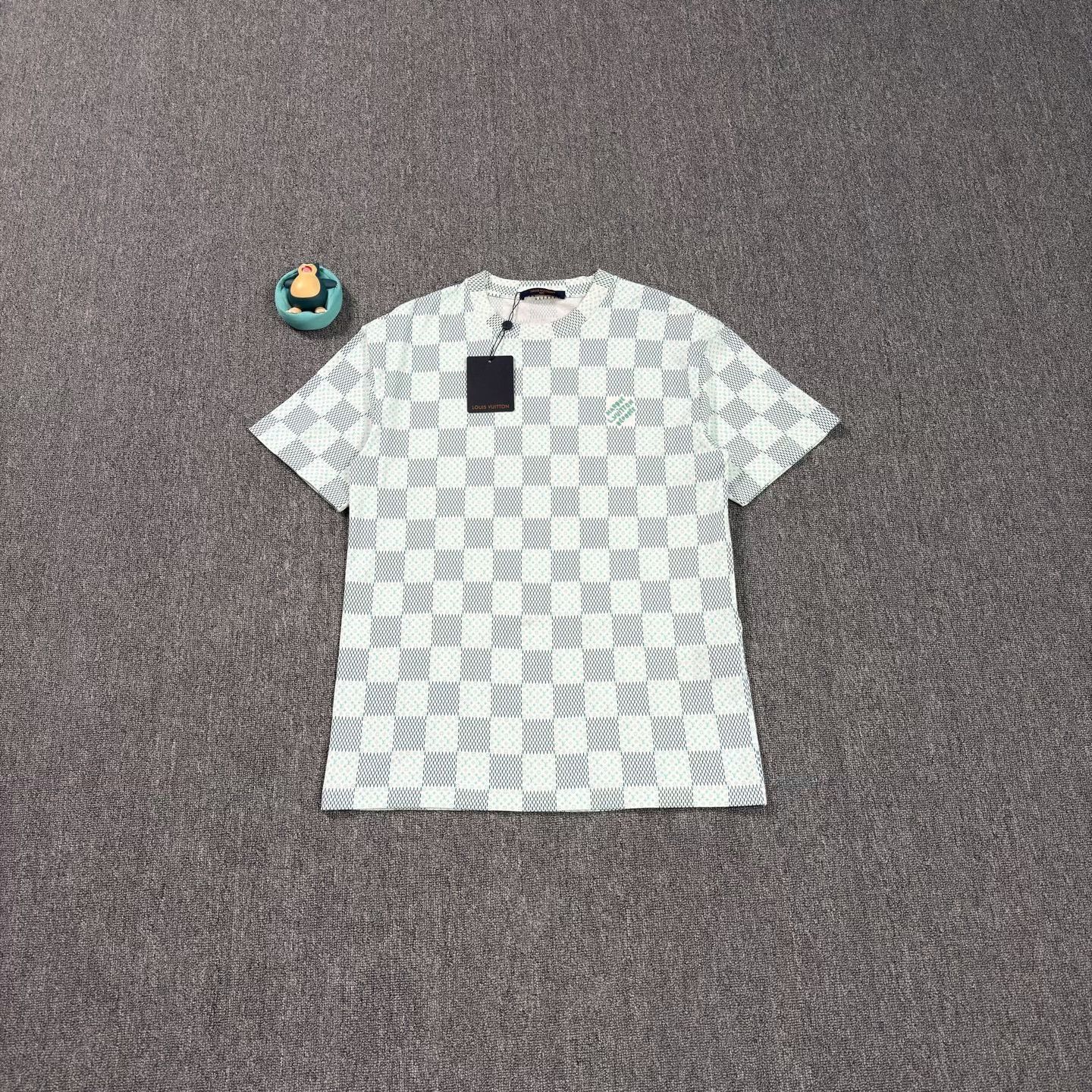 Louis Vuitton LV White Green Checkerboard Print T-shirt Size US M / EU 48-50 / 2 - 1 Thumbnail
