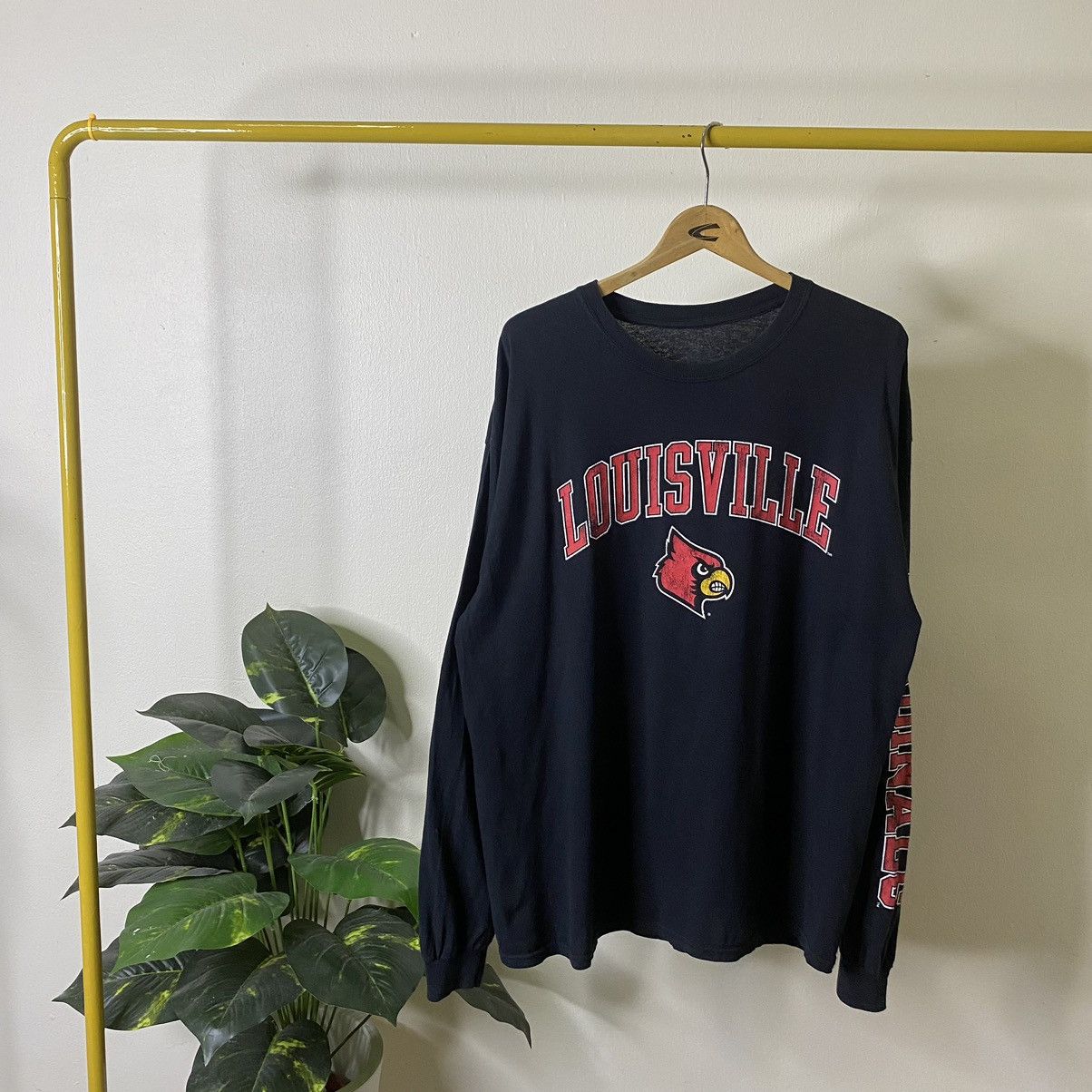 NCAA × Vintage 2000s University of Louisville Cardinals Basketball NCAA LS Size US XL / EU 56 / 4 - 1 Thumbnail