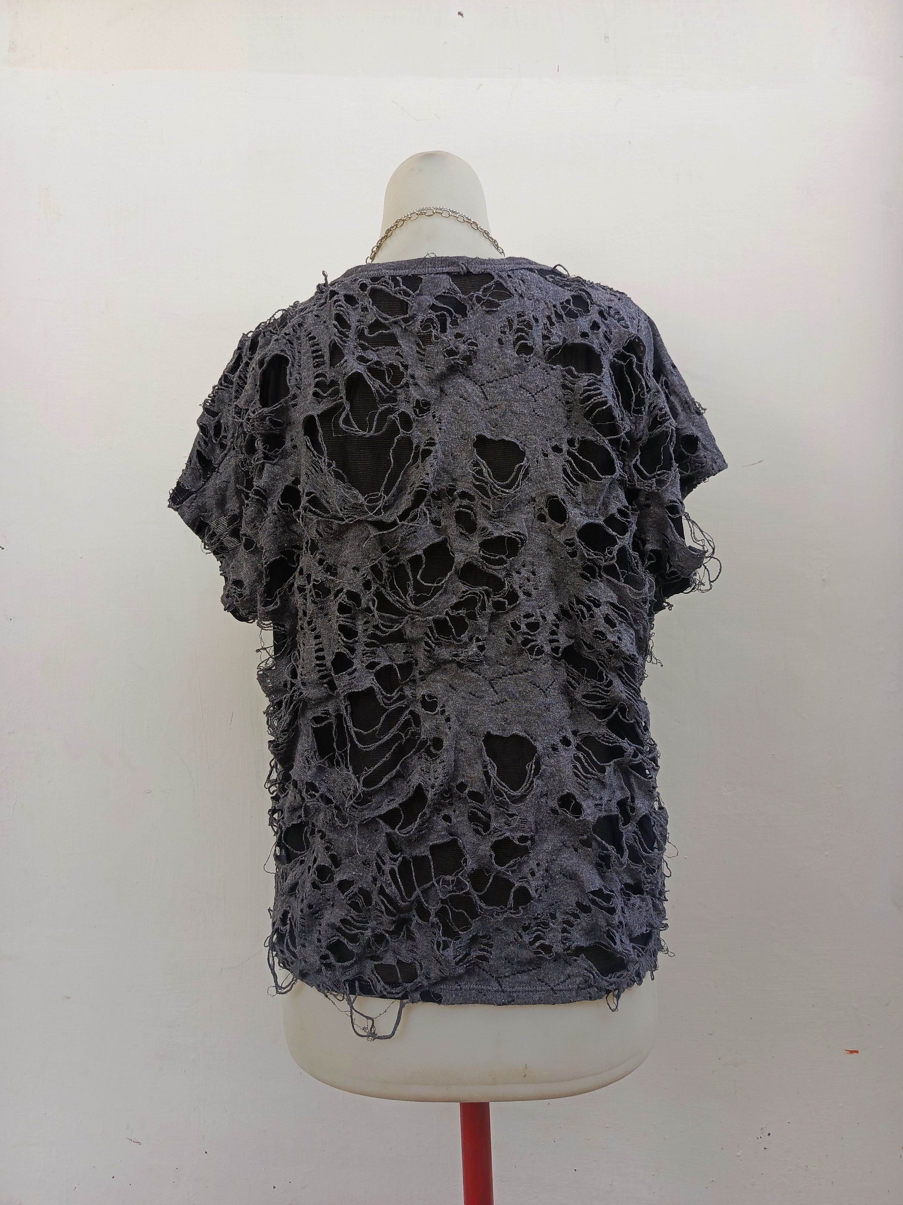 izzue IZZUE Extreme Distressed Grunge Punk Tee Size M / US 6-8 / IT 42-44 - 4 Thumbnail