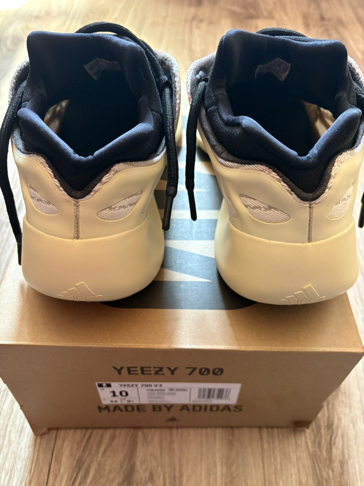 Yeezy Adidas Yeezy 700 V3 Azael Size US 10 / EU 43 - 4 Thumbnail
