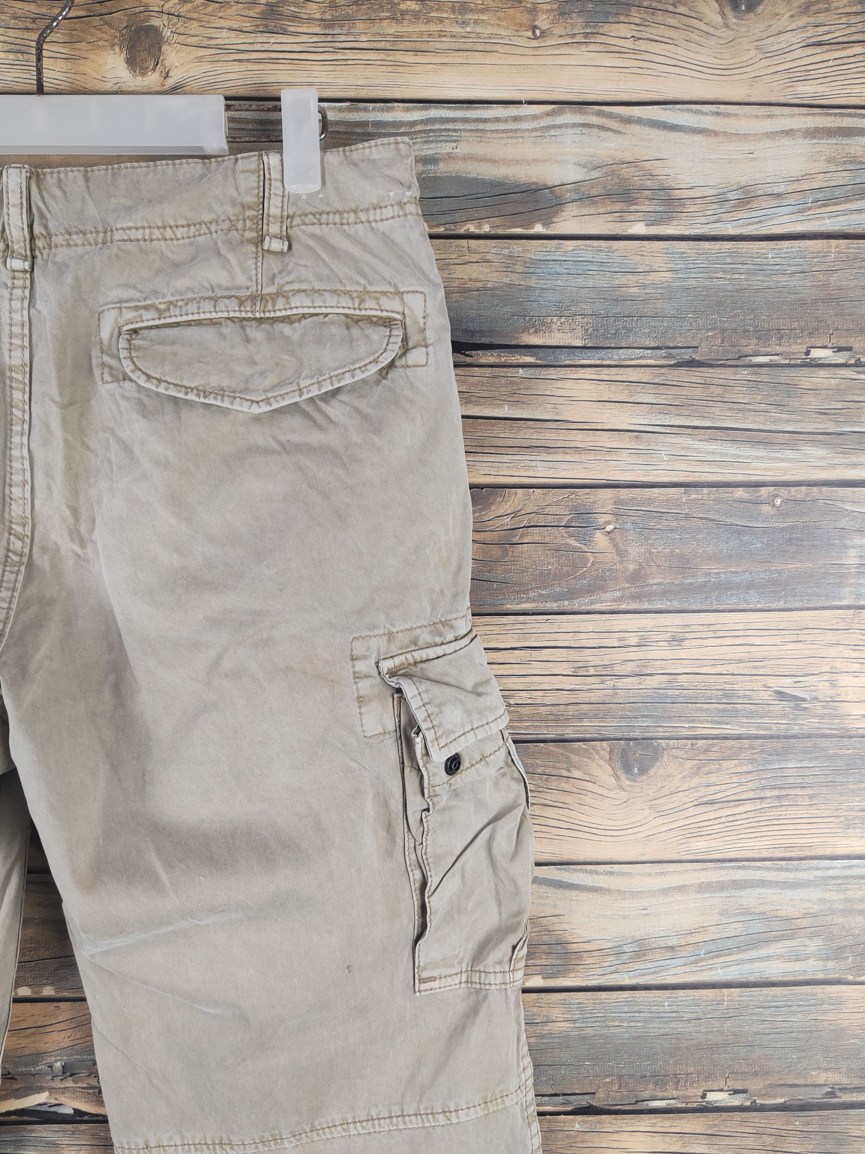Japanese Brand DL Uniqlo Beige Multipocket Cargo Pants #SP46-291T Size US 31 - 10 Thumbnail