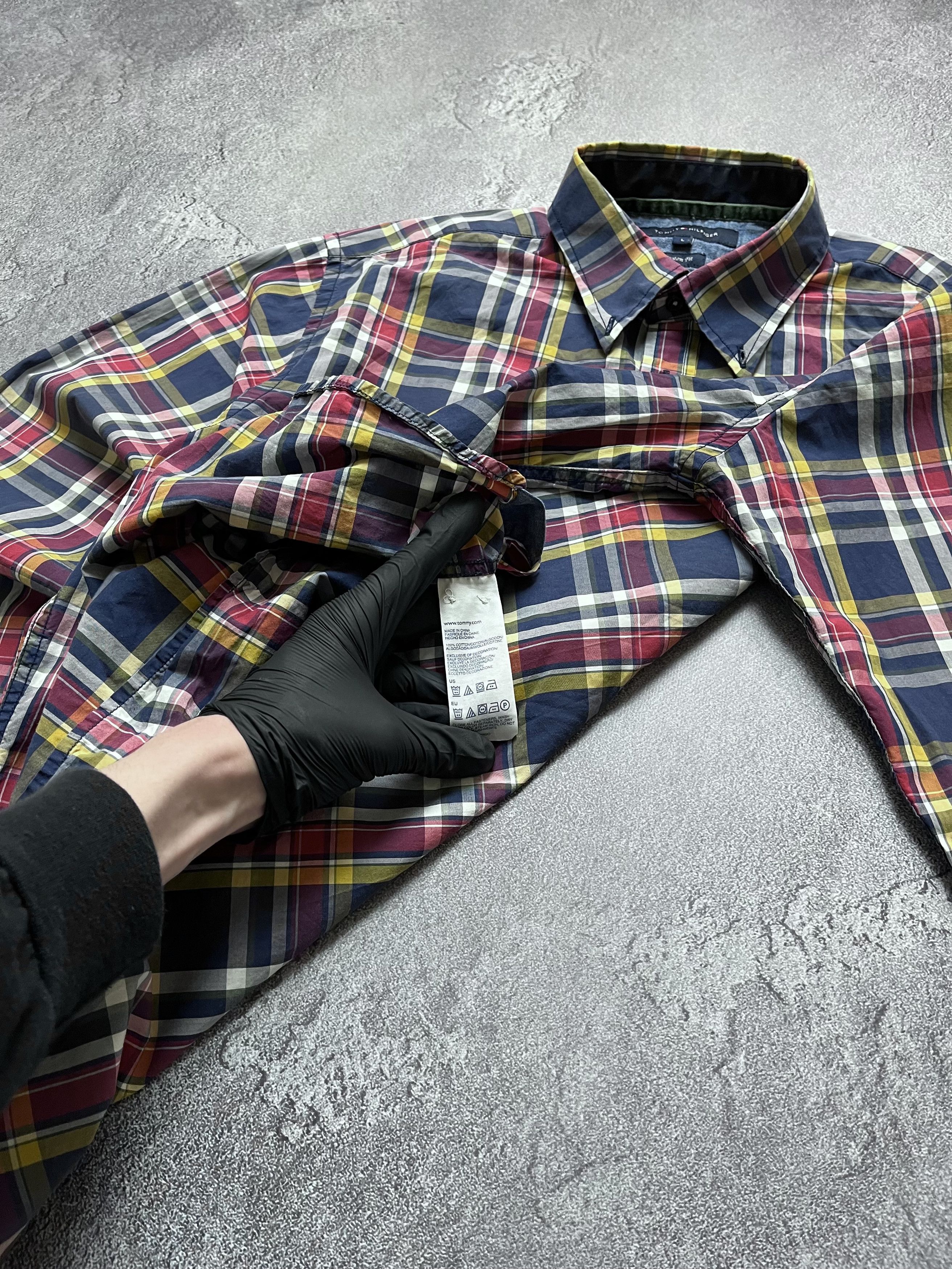 Tommy Hilfiger Vintage Button Up Tommy Hilfiger Big Logo Mens L Size US L / EU 52-54 / 3 - 7 Thumbnail