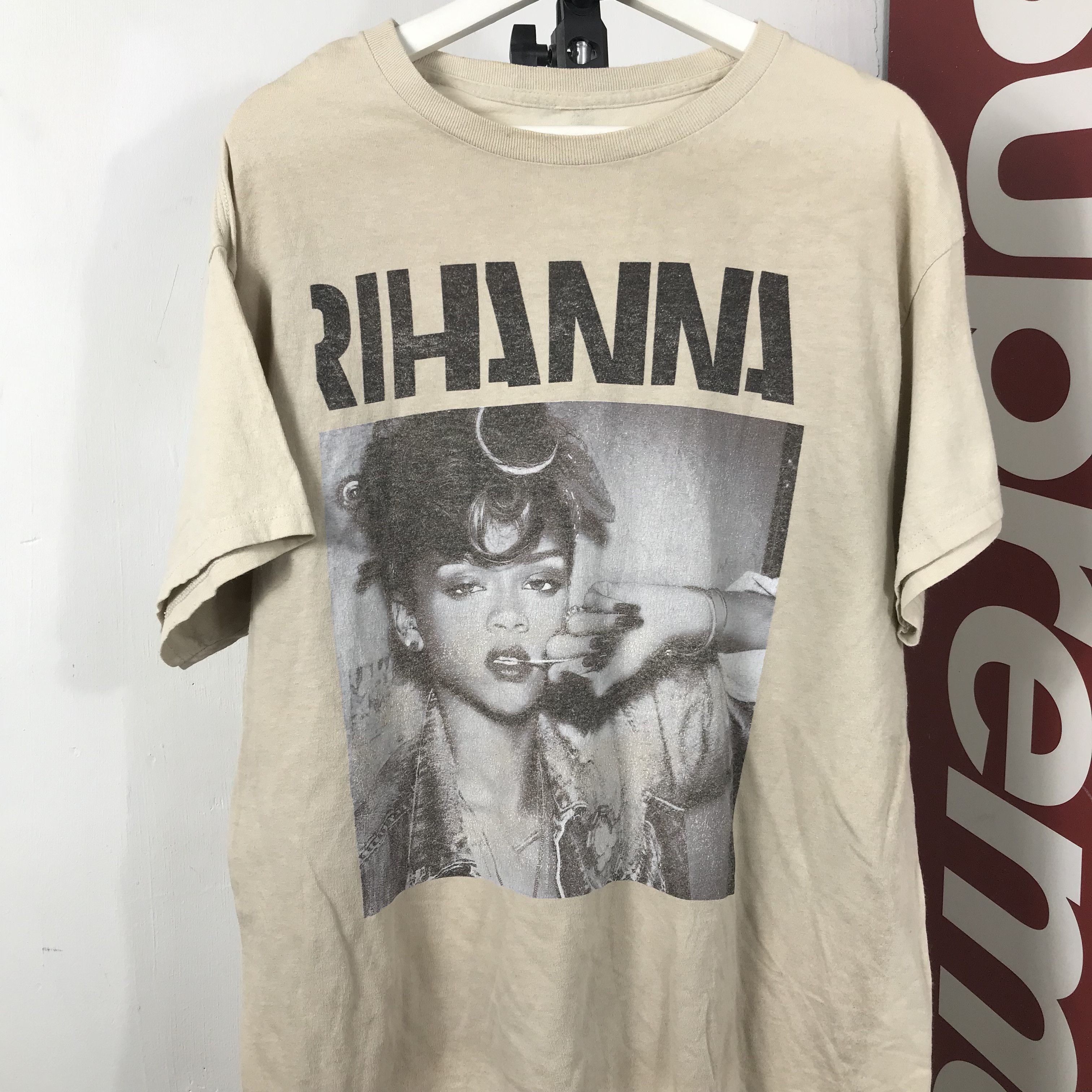 Band Tees Vintage Rihanna “Bitch better have my money” Band Shirt XL Size US L / EU 52-54 / 3 - 2 Thumbnail