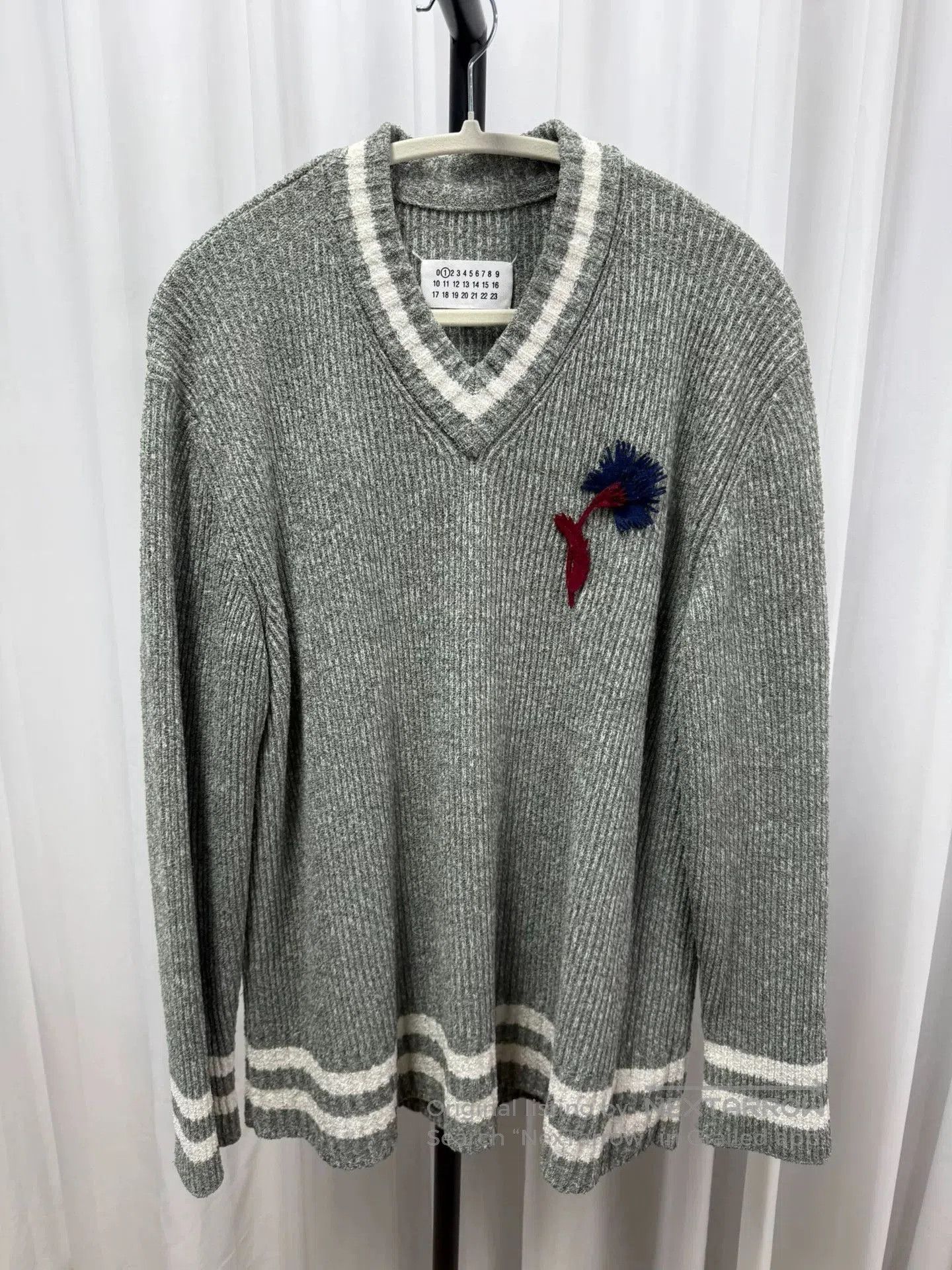 Maison Margiela maison margiela loose v-neck sweater. Size US L / EU 52-54 / 3 - 1 Thumbnail