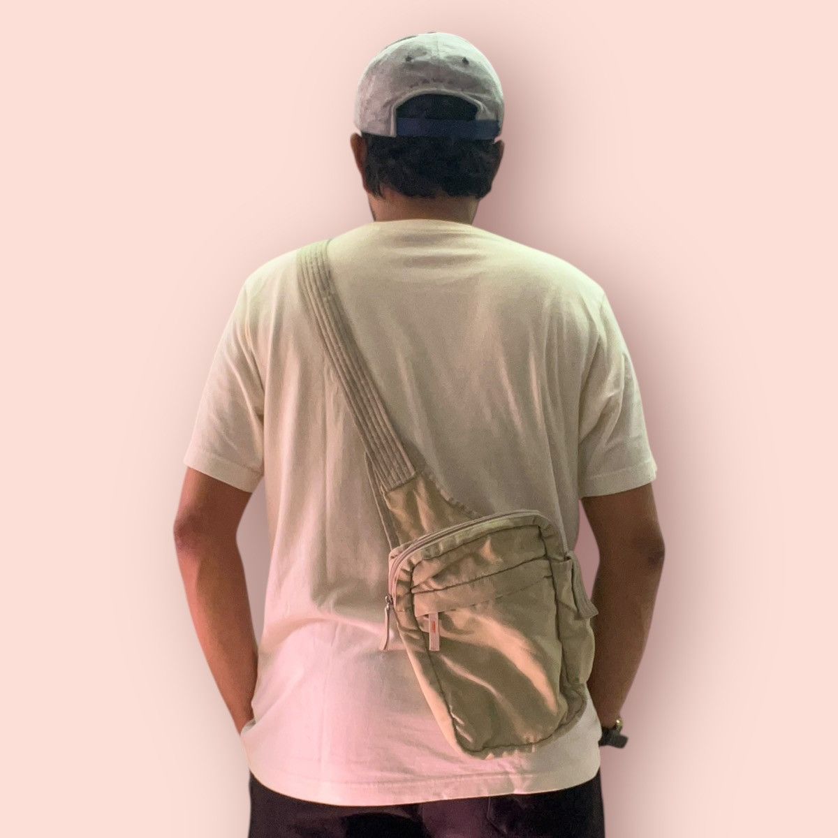 Japanese Brand × Jun Takahashi × Uniqlo VINTAGE Y2k UNIQLO BEIGE CROSSBODY BODYBAG Size ONE SIZE - 16 Thumbnail