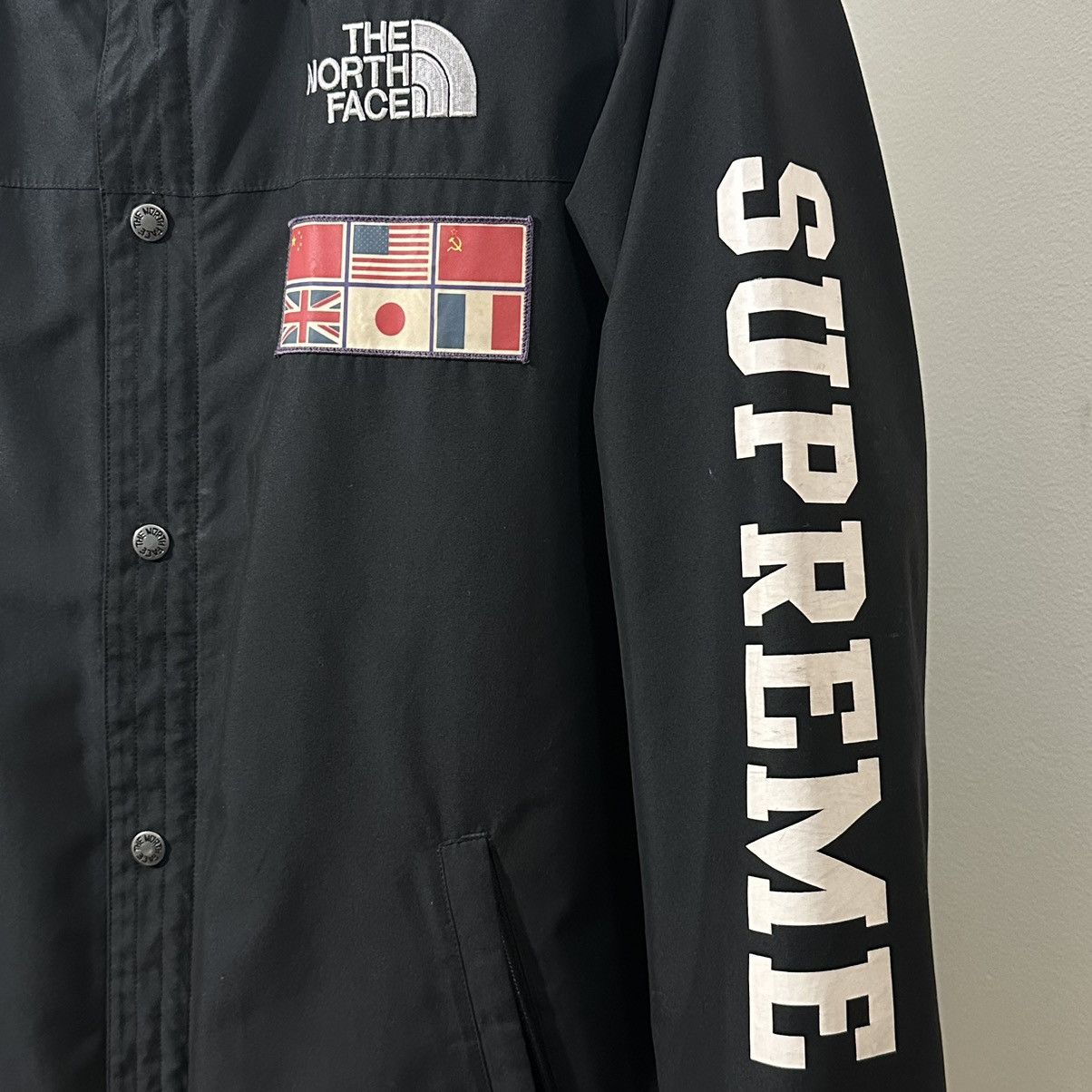 Supreme × The North Face Supreme The North Face Expedition Coaches Jacket Sample Size US M / EU 48-50 / 2 - 3 Thumbnail