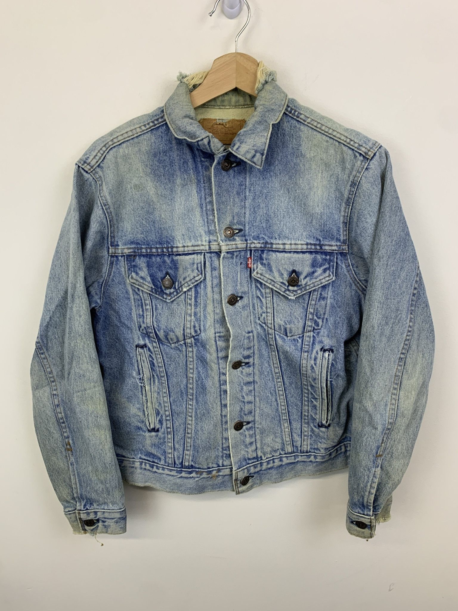 Levi's Viintage 1980s Levi's Distressed Fray Collar Denim jacket Size XS Size US XS / EU 42 / 0 - 1 Thumbnail