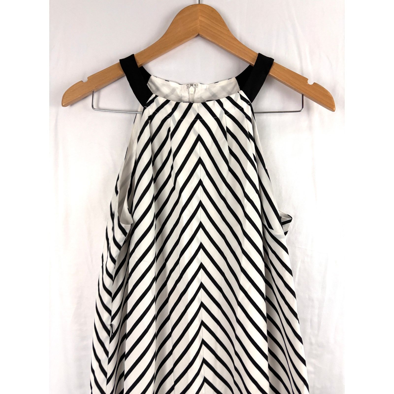 Ann Taylor Ann Taylor Stripe Halter Sleeveless Chevron Maxi Dress 8T Size M / US 6-8 / IT 42-44 - 5 Thumbnail