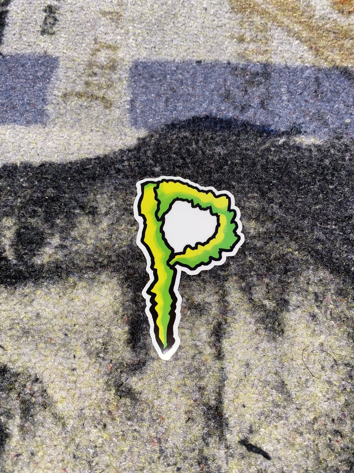 Palace Palace Sponsor P Logo Sticker (Winter 2024) Size ONE SIZE - 1 Preview