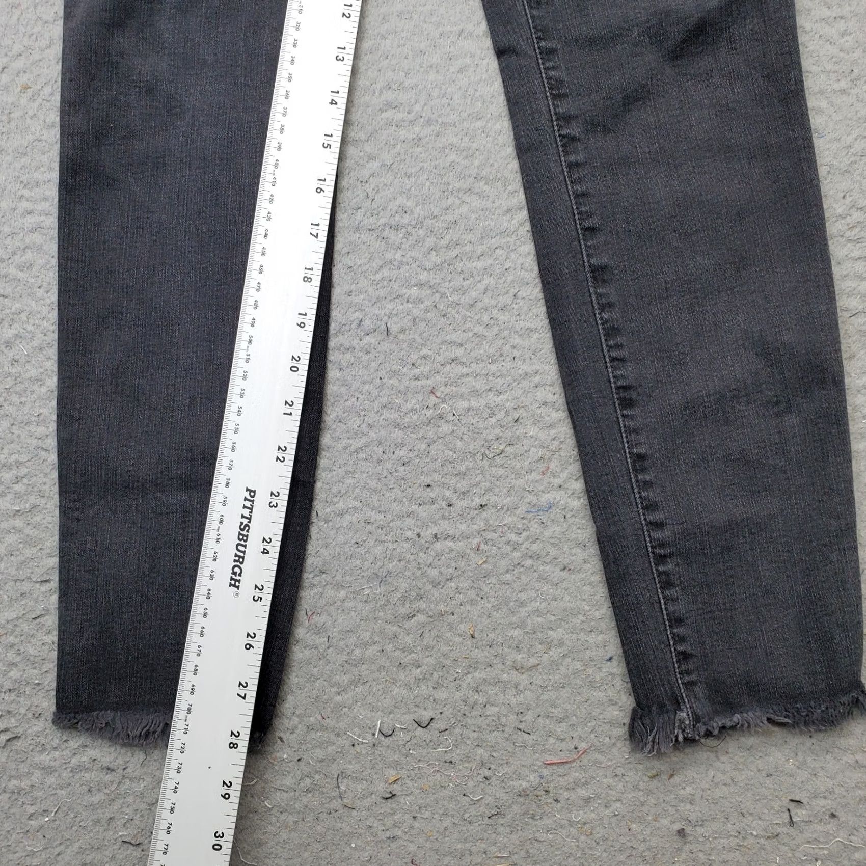 Madewell Madewell Jeans Womens 28 Black Denim High Rise Skinny Leg Button Fly Frayed Hem Size 28" / US 6 / IT 42 - 4 Thumbnail