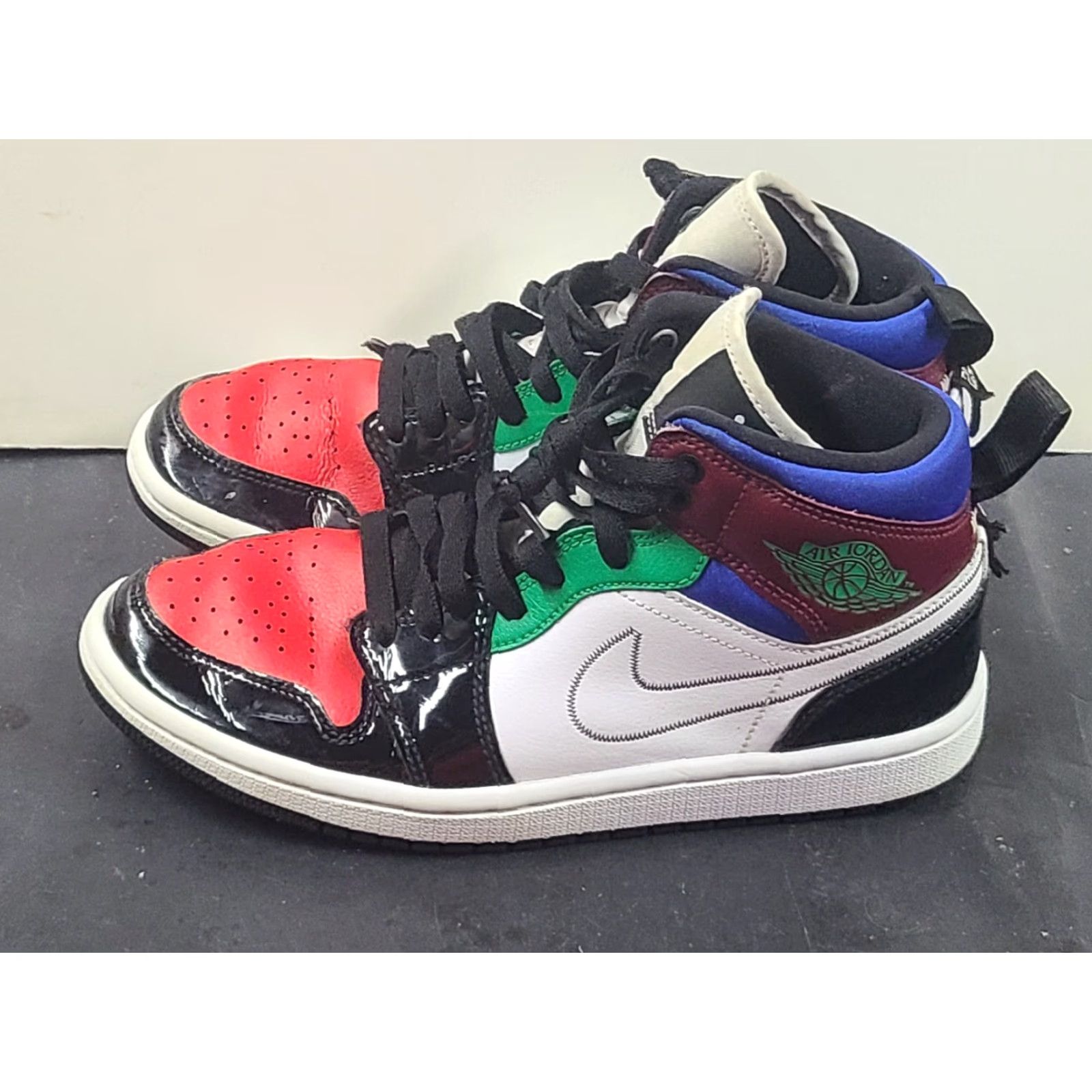Jordan Brand Nike Air Jordan 1 Mid SE Black White University Red Women's 7 Shoes AJ1 Mid SB DB5454-001 Size US 7 / IT 37 - 5 Thumbnail