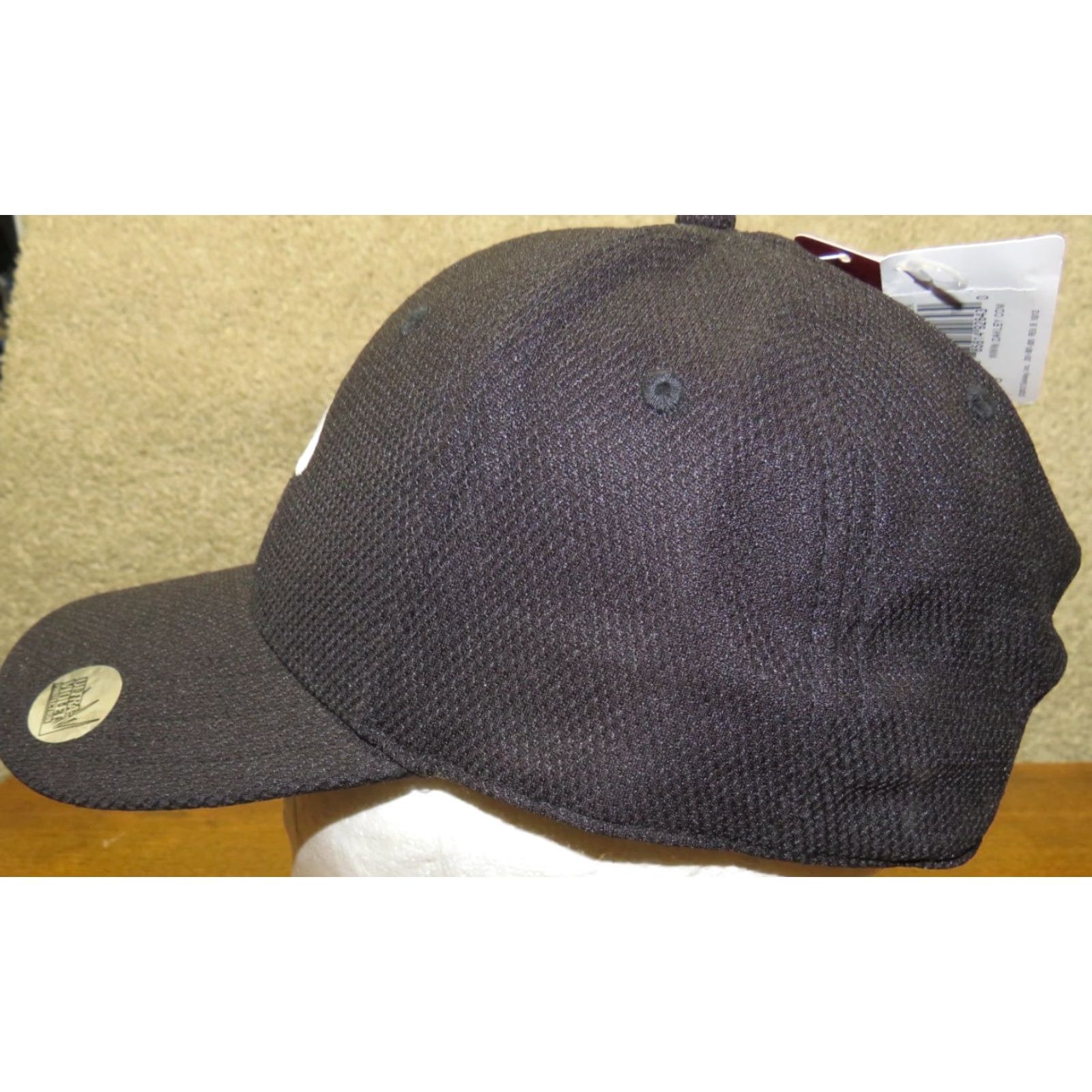 Oakley Vtg Oakley NWT Hy-Vee Food Store Sponsor Trucker Adjustable Hat Size ONE SIZE - 5 Thumbnail
