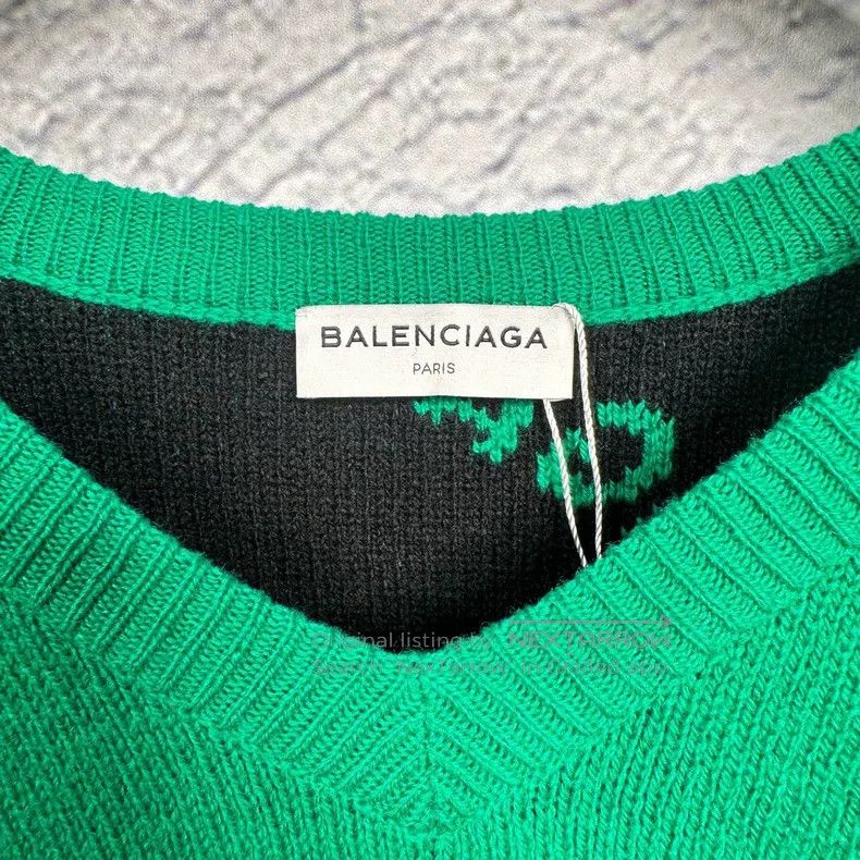 Balenciaga Balenciaga Green bulletproof vest logo full print V-neck k Size XS / US 0-2 / IT 36-38 - 3 Thumbnail
