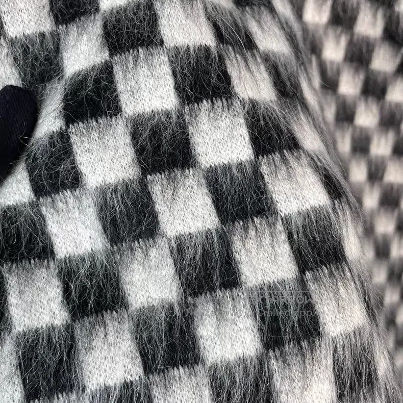 Louis Vuitton Louis Vuitton size s Black and white checkered wool skirt Size 24" / US 00 / IT 34 - 3 Thumbnail